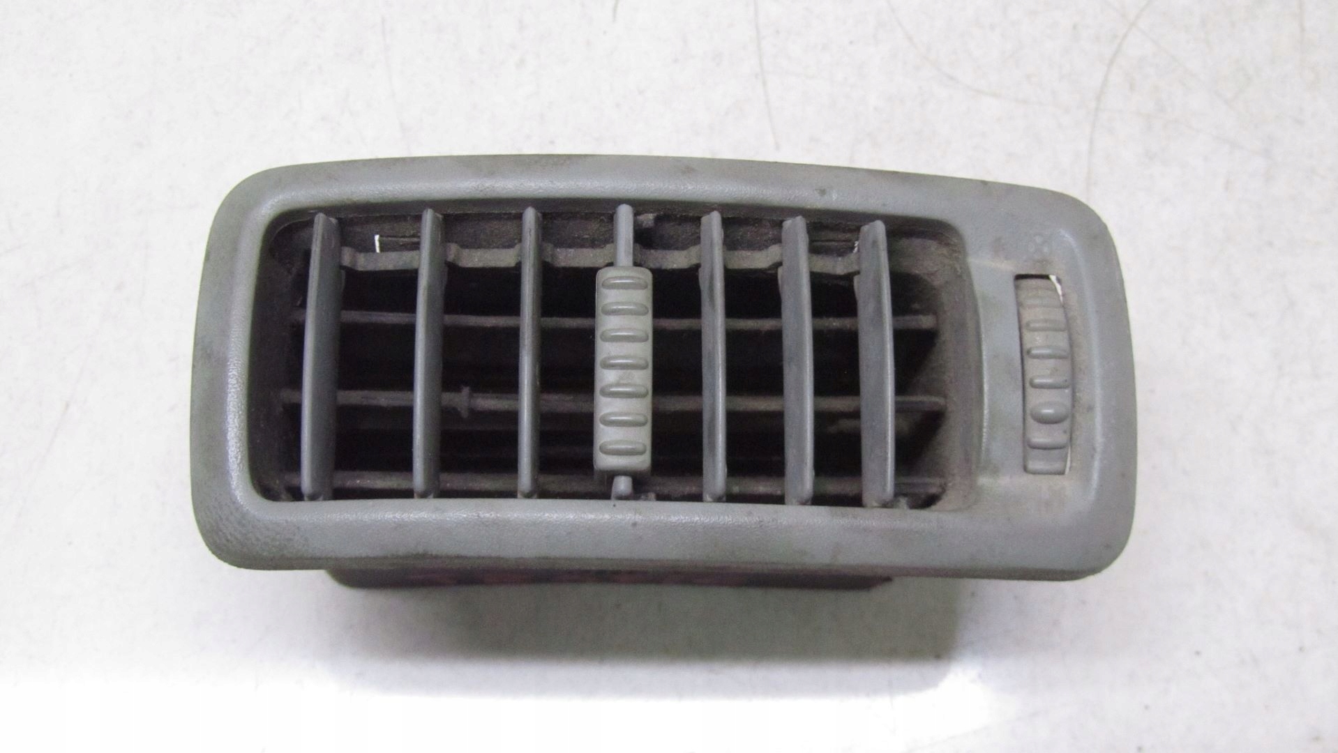 046/049 - TRAFIC VIVARO II ВЕНТИЛЯЦИОННАЯ РЕШЕТКА 01-14 49