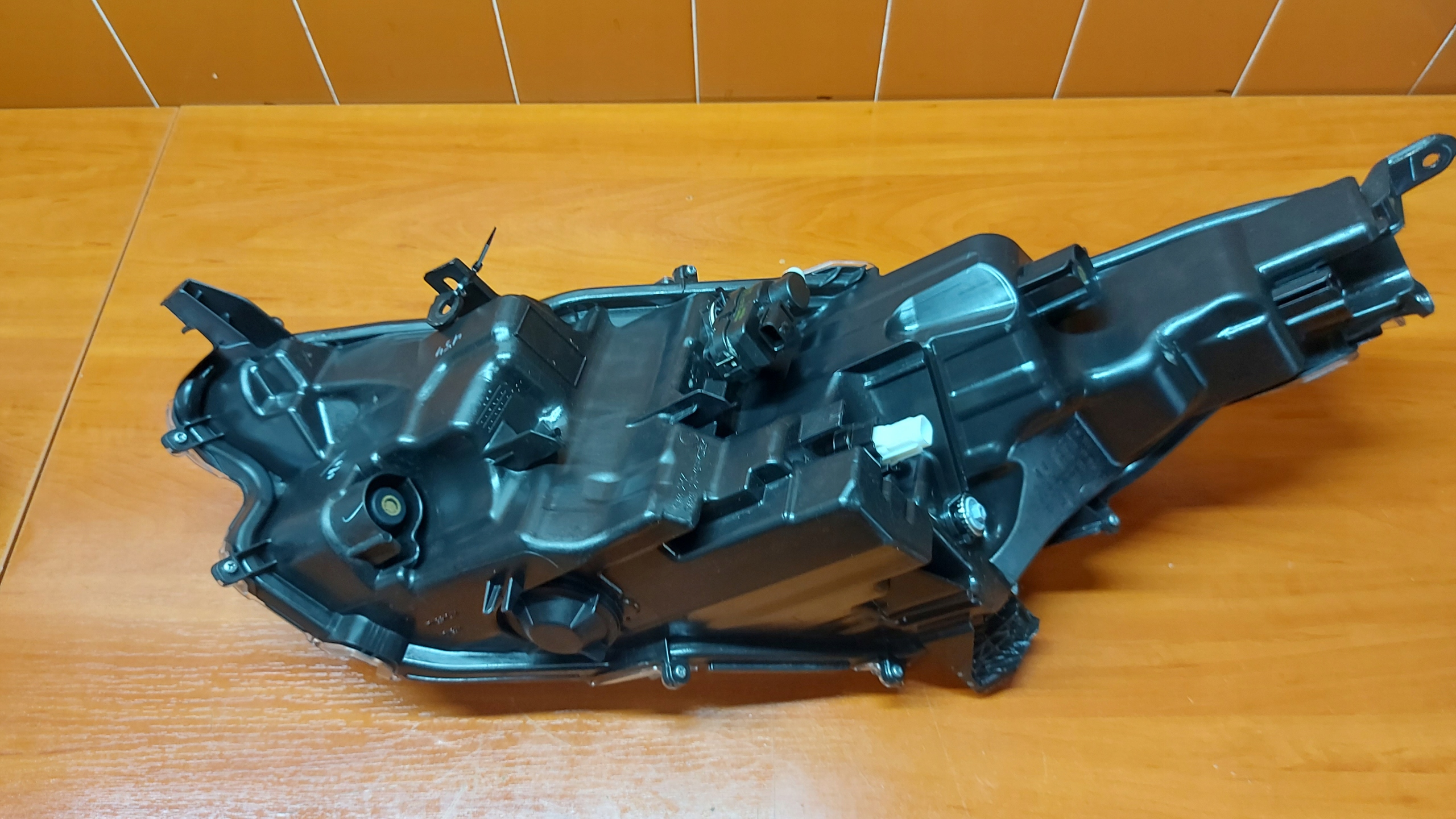 REFLEKTOR light right right front TOYOTA YARIS IV 20