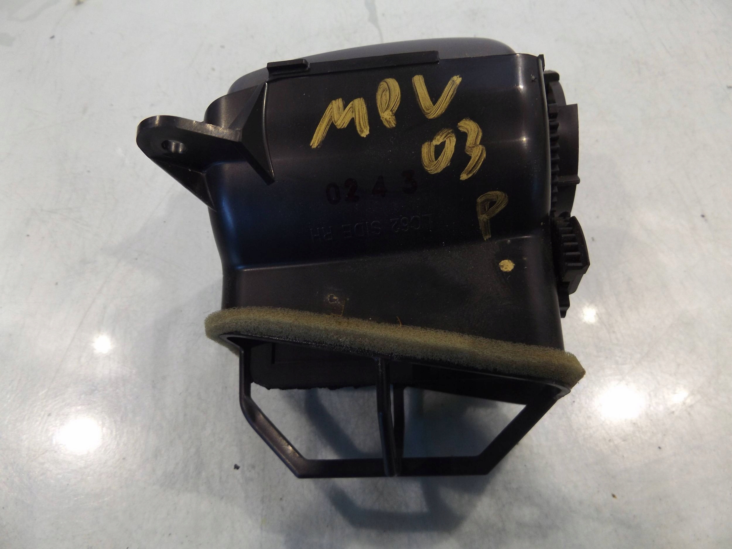MPV воздухозаборник жалюзи потока воздуха правая