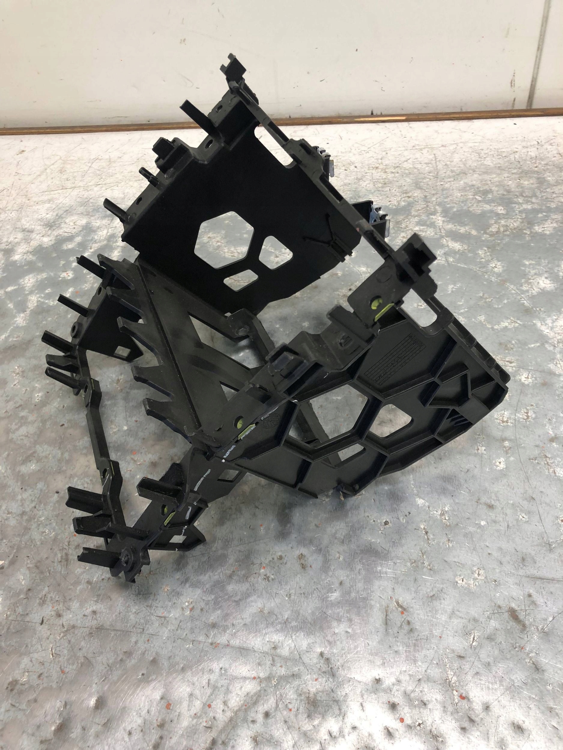Panier Support Support plaque RADIA VW GOLF VI 5K0858089D