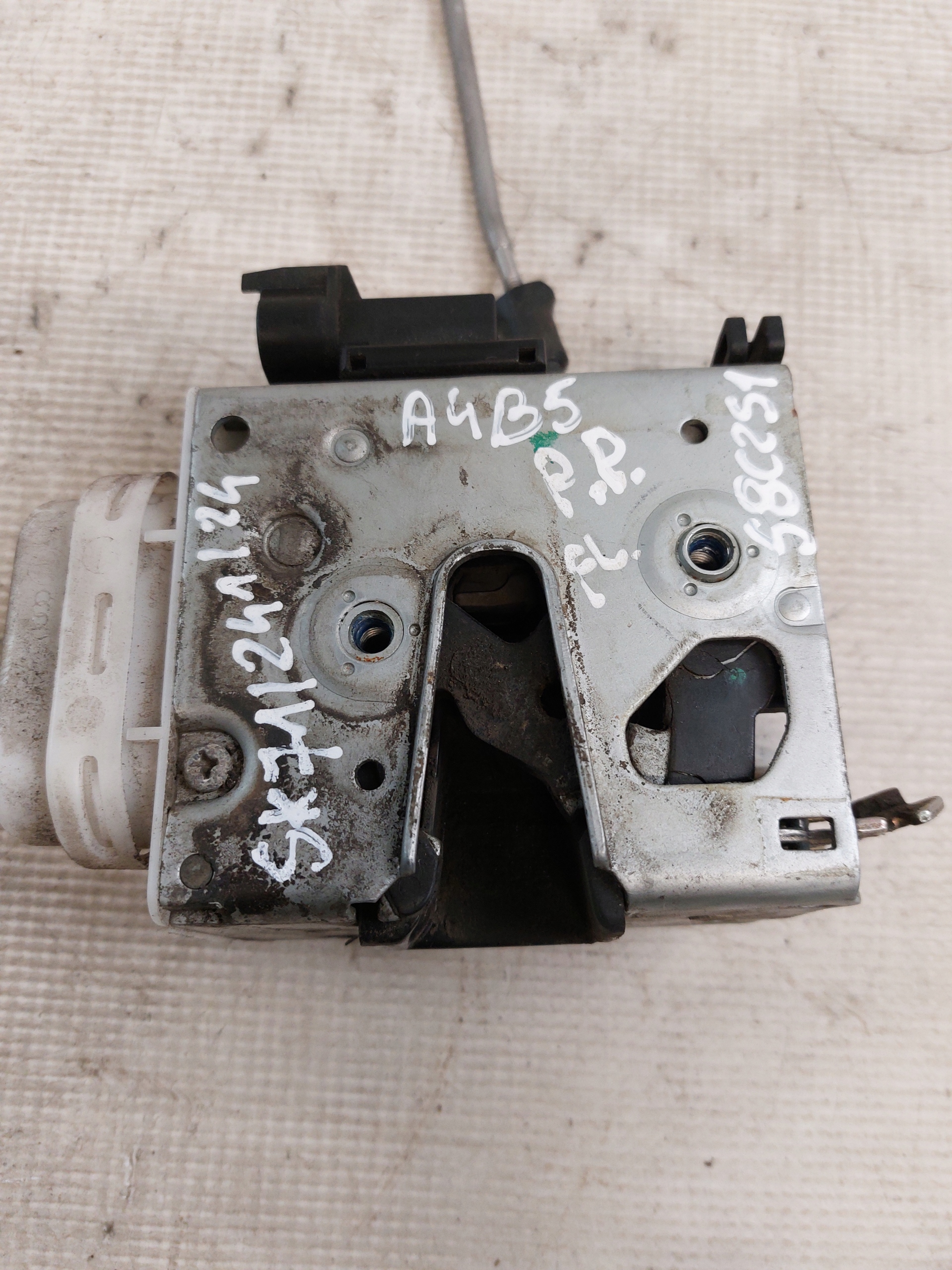 lock door right front AUDI A4 B5 FL