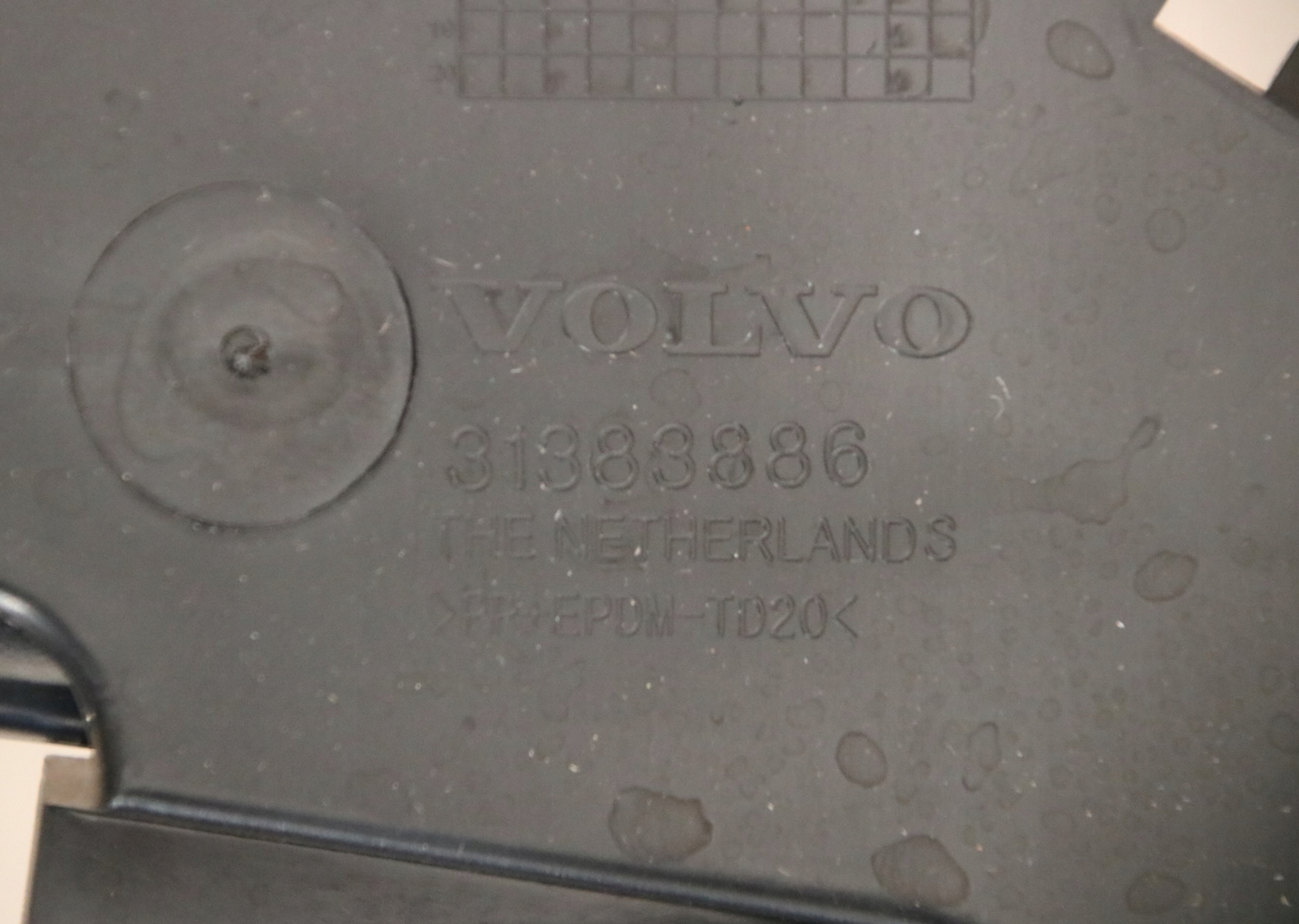 VOLVO XC60 XC 60 and LIFT support panel for radiators pillar iron ZAMKI bonnets sider
