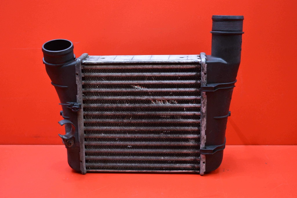 radiator intercooler 8E0145805S AUDI A4 B7 2.0 TDI 140 KM 04-08
