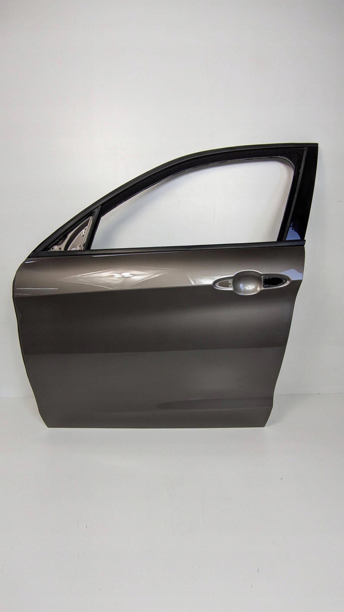 Alfa Romeo Stelvio door front left 082 w colour