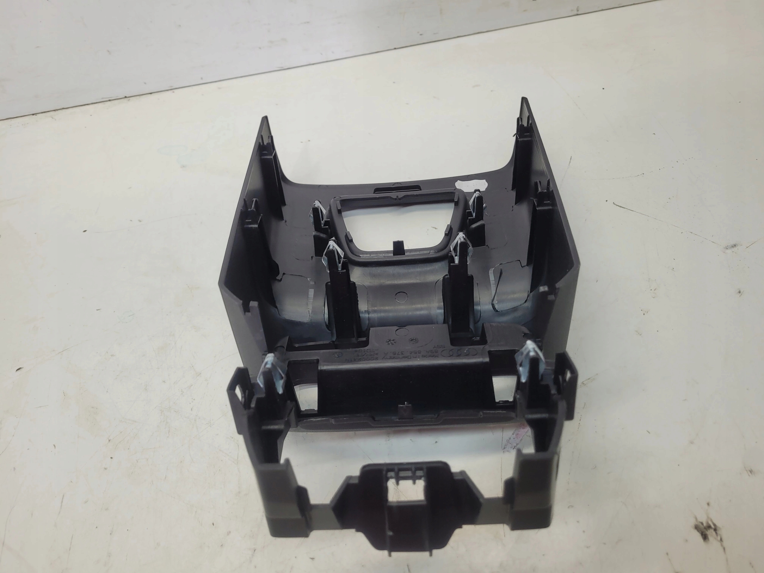 Blende Abdeckung TUNELU SRODKOWEGO heck AUDI Q4 E-TRON 89A864376A