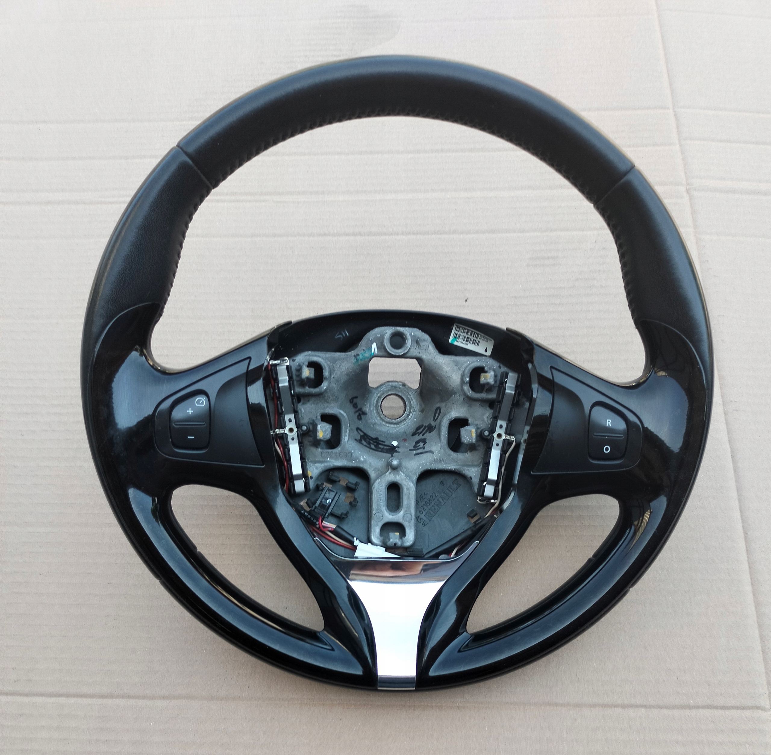 черный рулевое колесо renault oe 985105453R