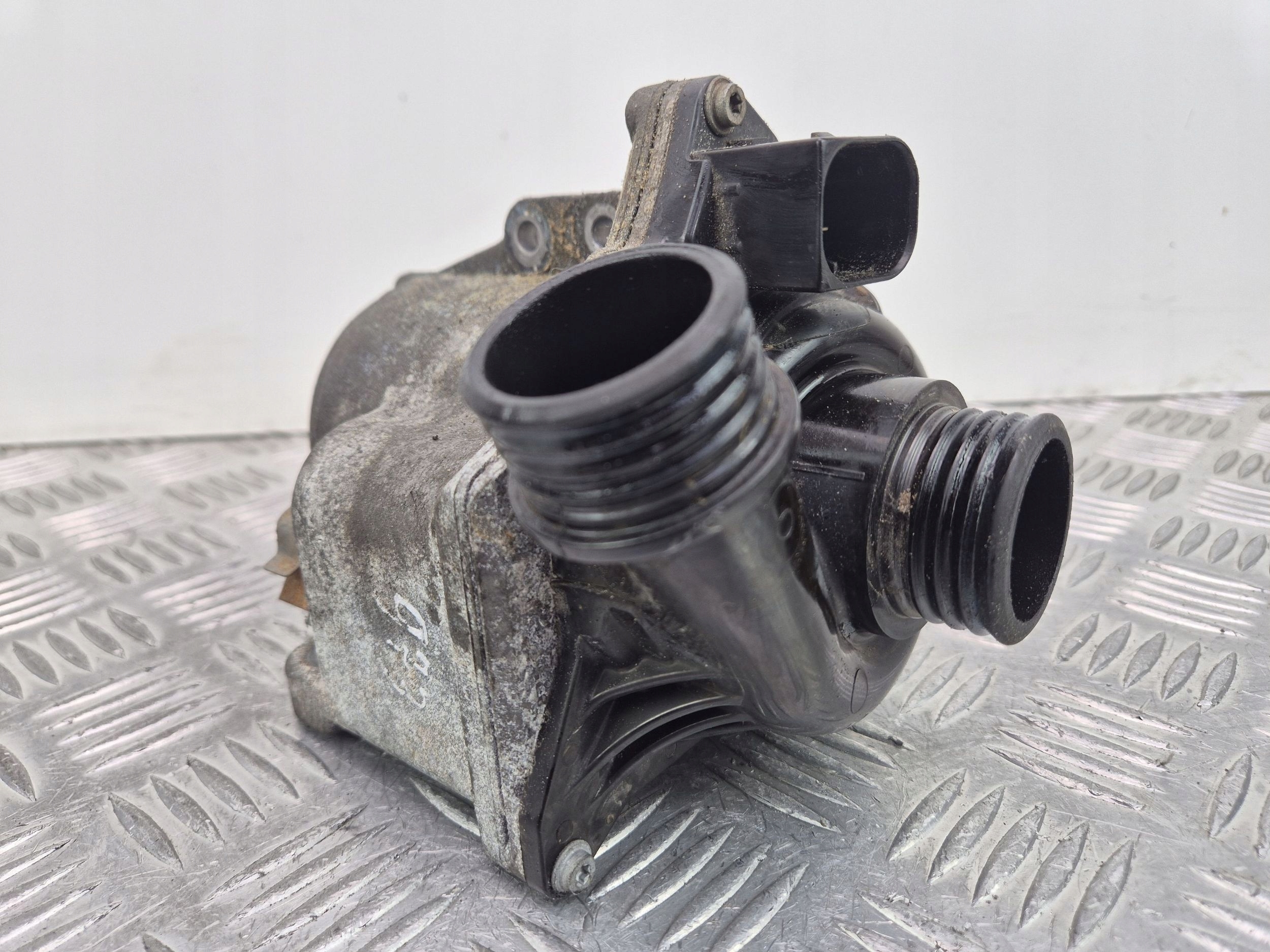 BMW 3 E90 335i water pump 7632426 N55B30A