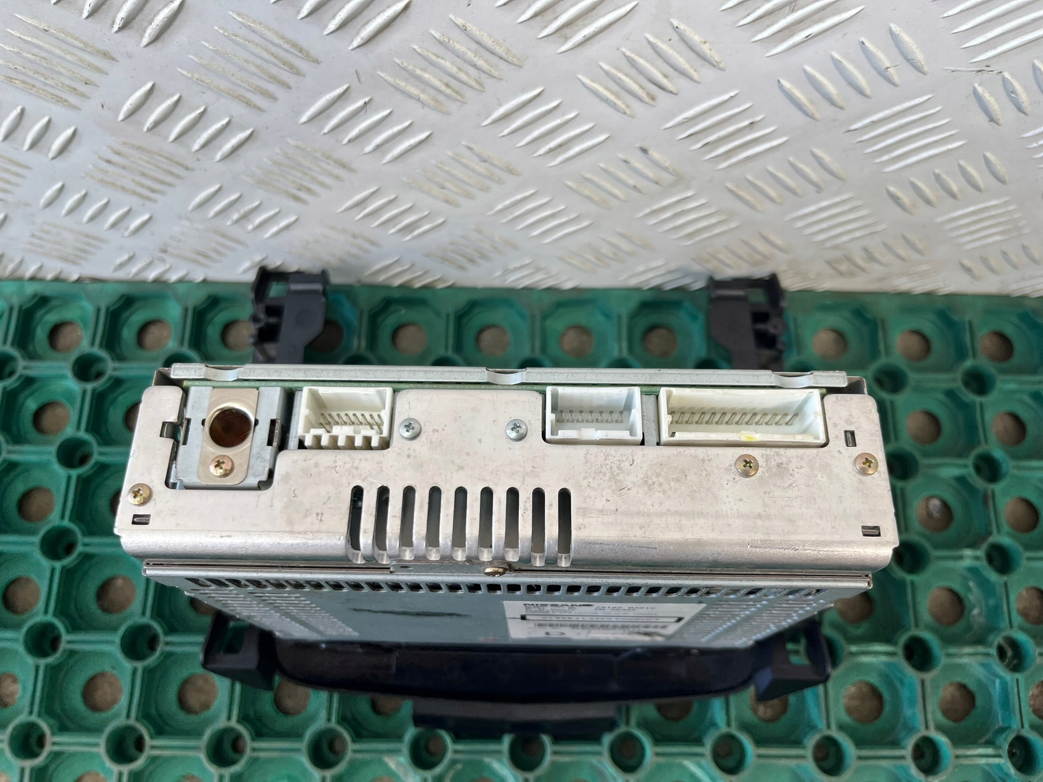 NISSAN PRIMERA P12 02- PANEL player changer CD 28185BA010 original