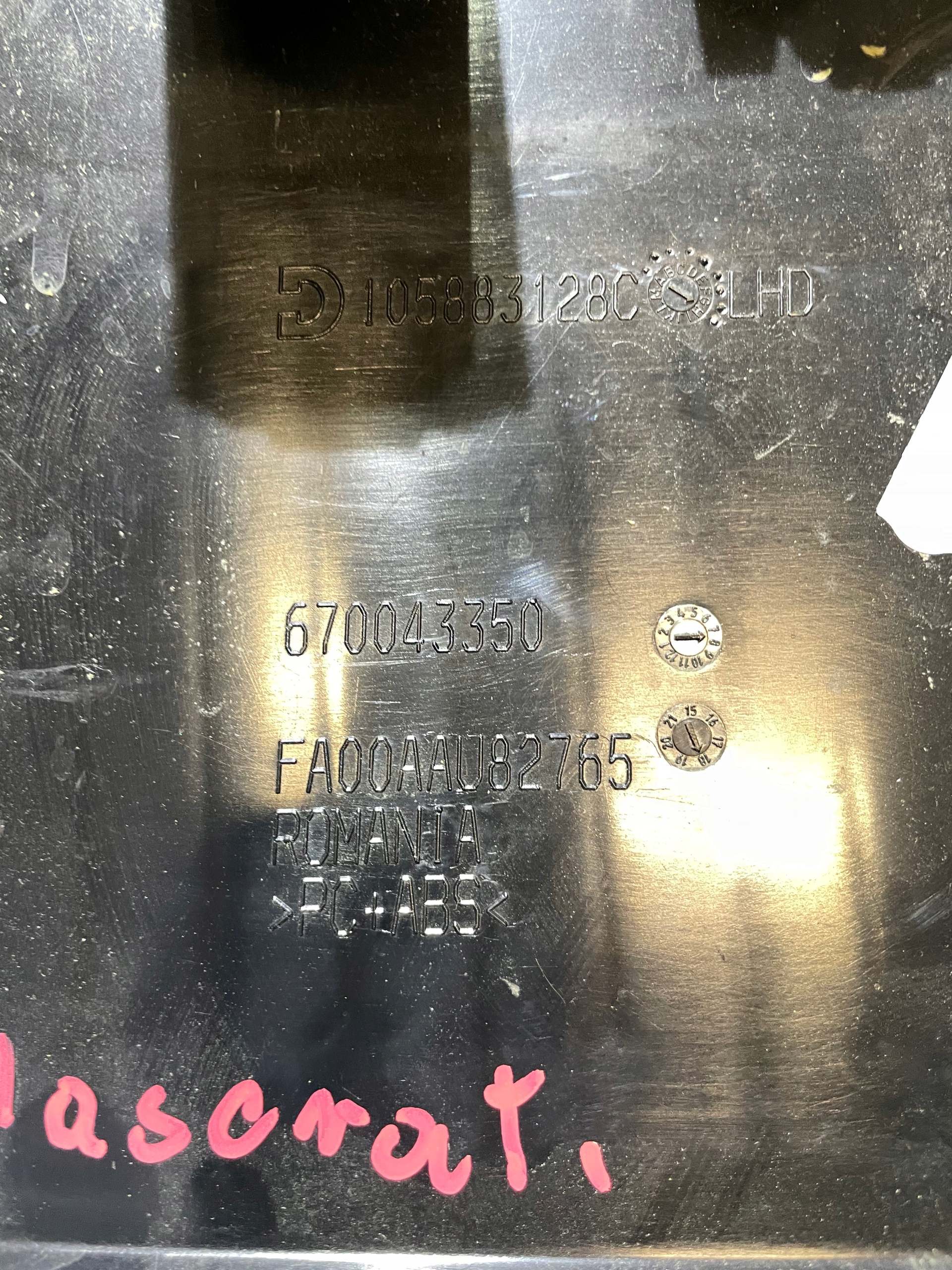 MASERATI LEVANTE BLENDE ABDECKUNG UNTER LENKRAD 670043350