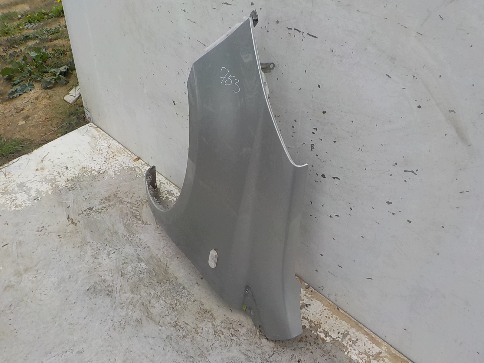 753 NISSAN NOTE and E11 fender left front front