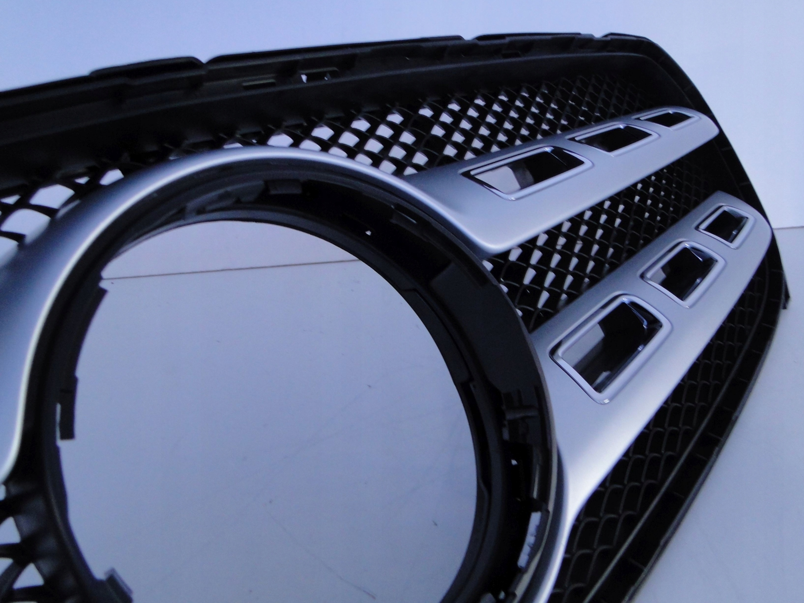 MERCEDES GLA X156 156 LIFT GRILL ATRAPA BEZ KAMERY Strona zabudowy przód