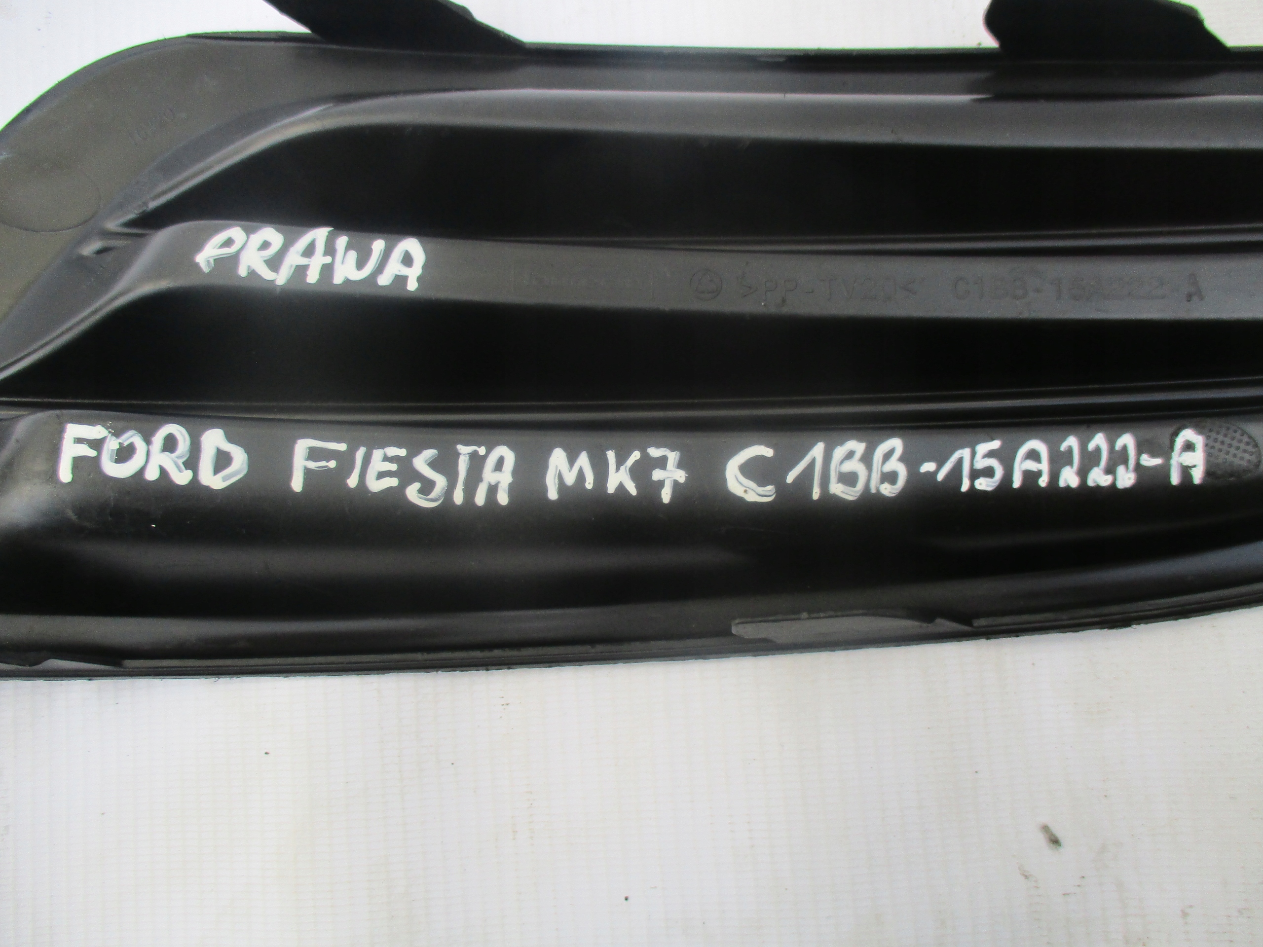 grid of a bumper right front Ford Fiesta MK7 C1BB-15A222-A