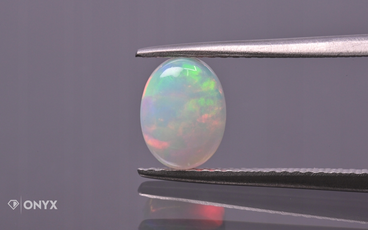 Opál z Etiopie kabošon ovál 8x6 mm