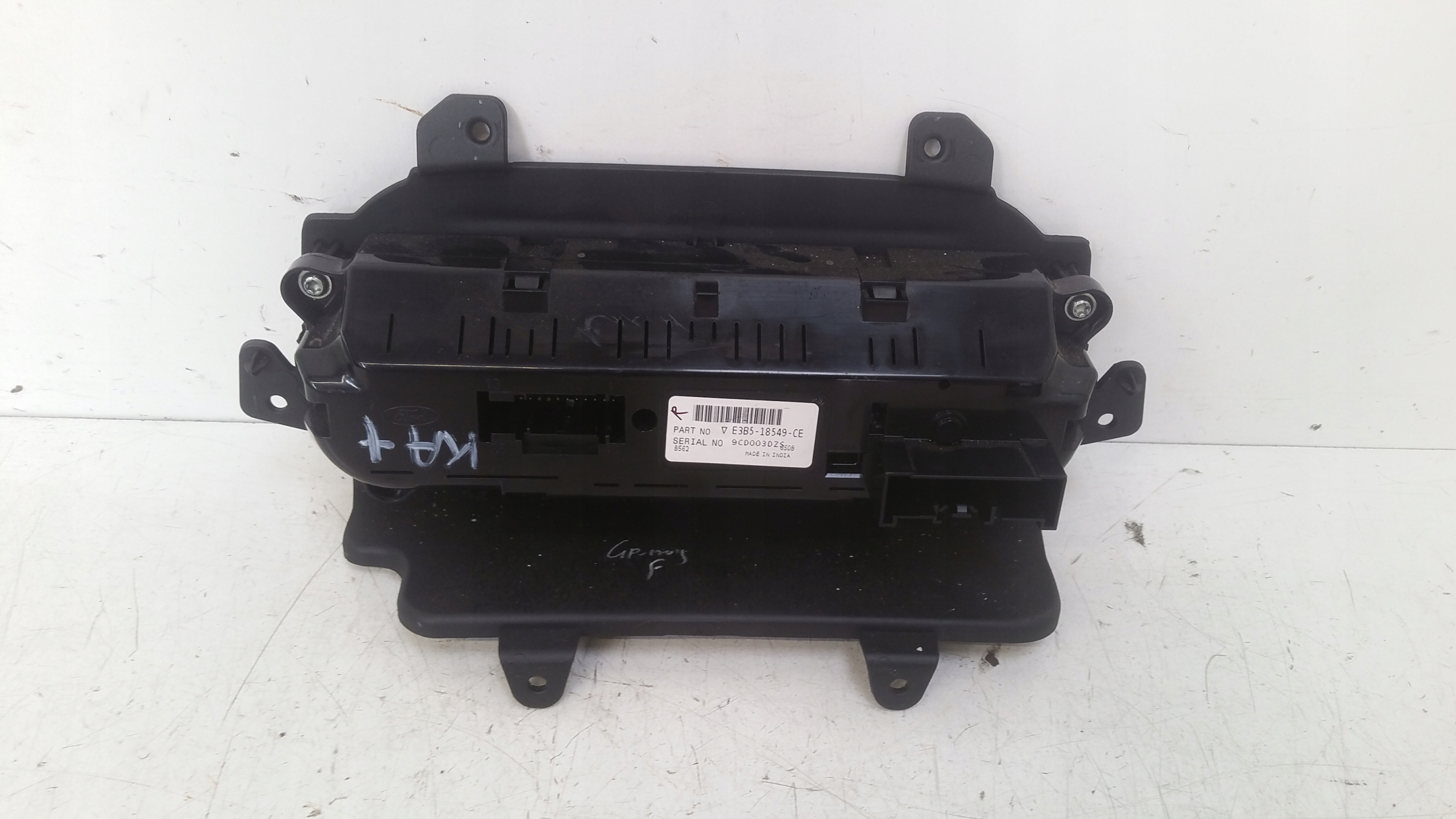 Panel Bouches buses Sans klimy E3B518549CE Ford KA+
