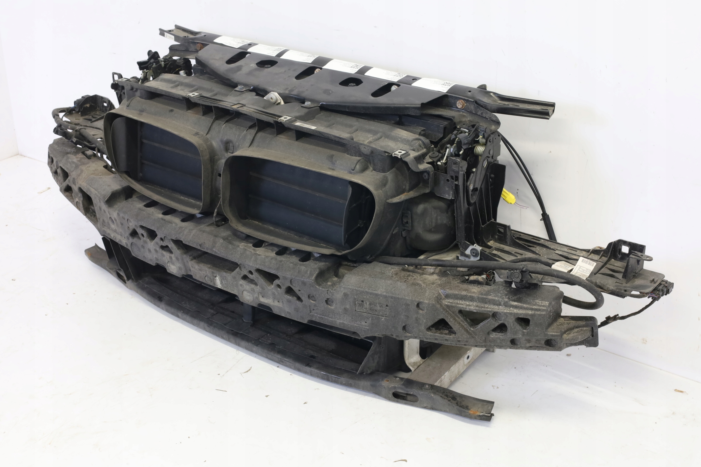 WZMOCNIENIE PAS PRZEDNI CHŁODNICE 520D BMW F10 F11 LCI Typ samochodu Samochody osobowe