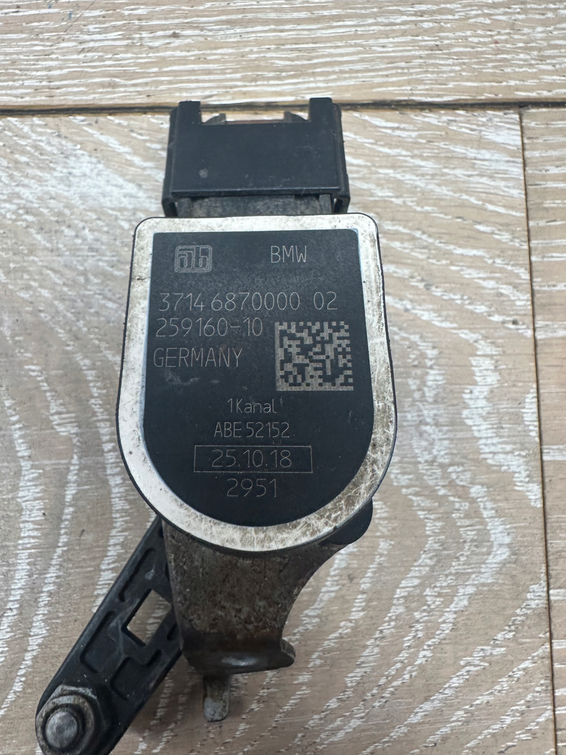 Sensor POZIOMOWANIA Leuchten vorne BMW 6870000
