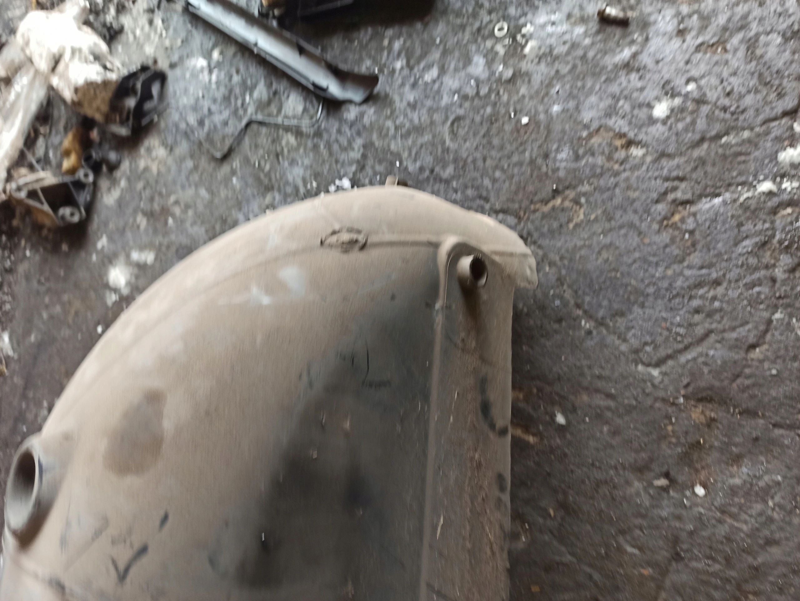 Radschale links oder rechts heck OPEL VIVARO 82000036