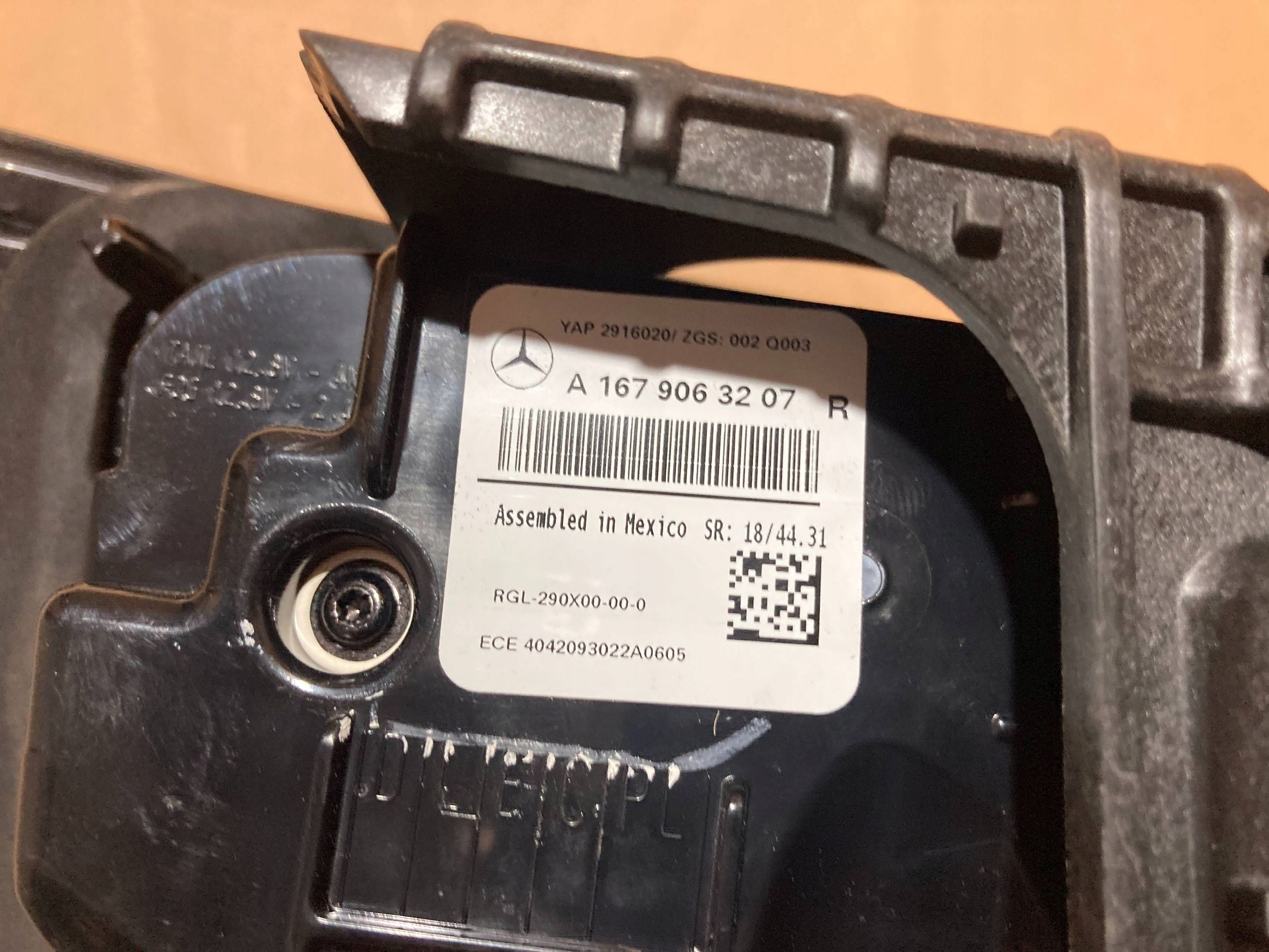 MERCEDES GLE W167 фонарь крышки багажника задний правый .