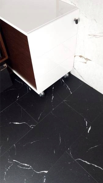 Panele Winylowe Samoprzylepne MARMUR CZARNY Calacat Wodoodporne Płytki LVT Szerokość produktu 30.48 cm