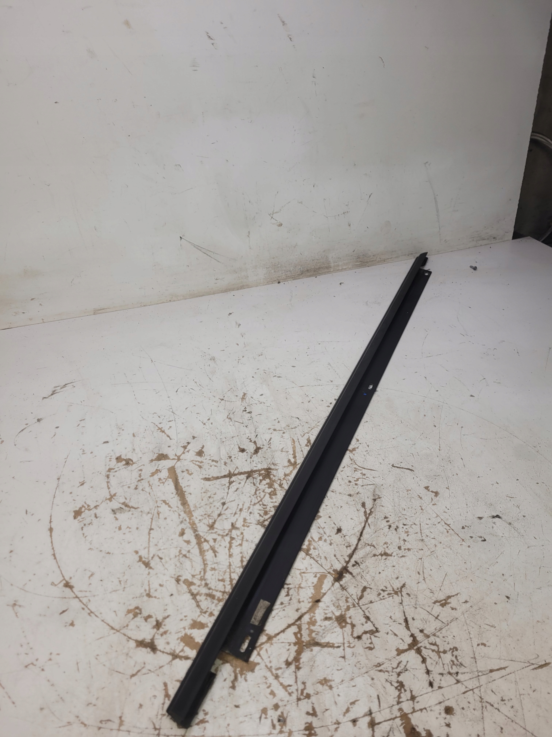 moulding door MAT AUDI A6 C6 left rear part 4F0839477