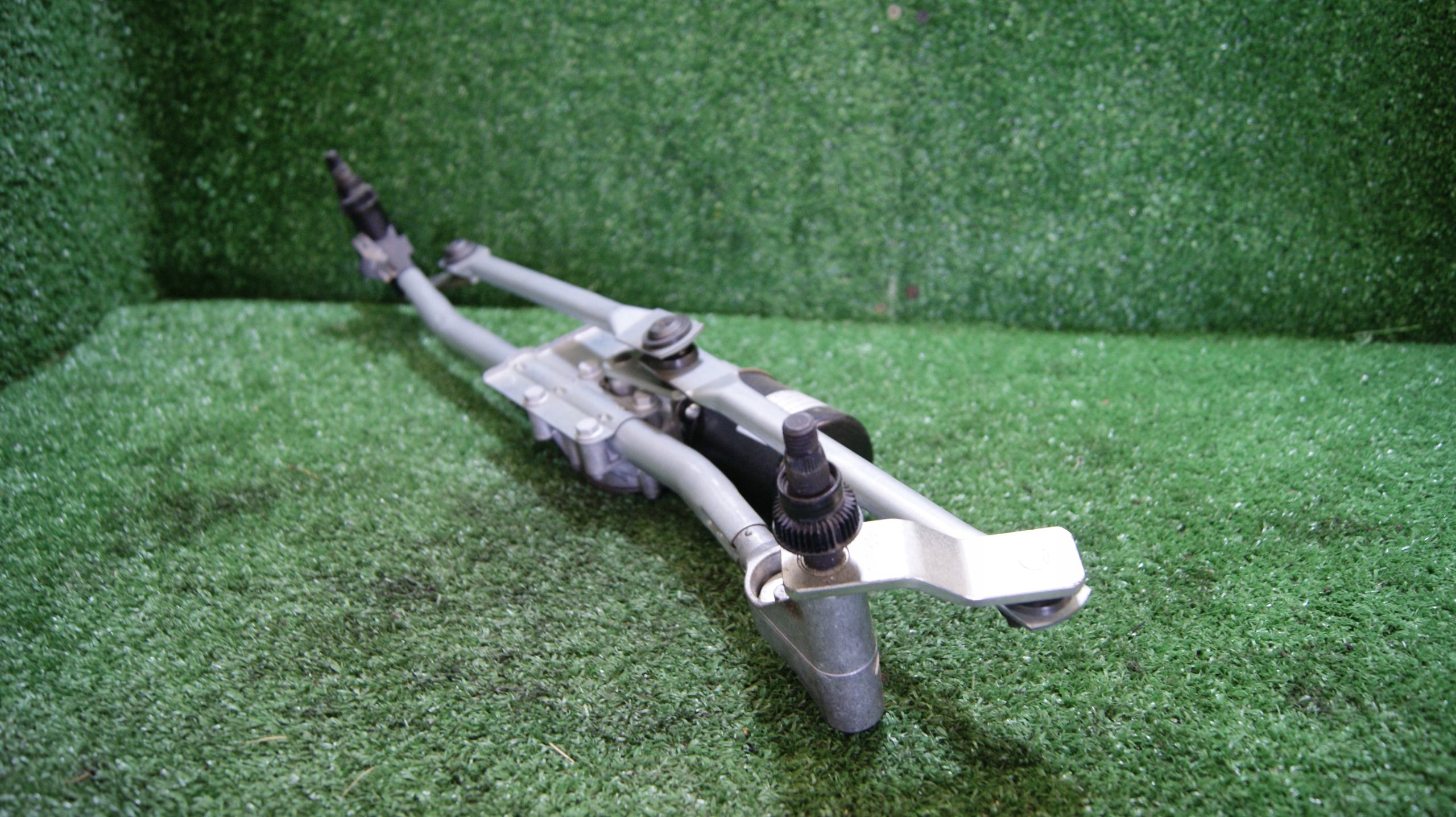 mechanismus stěračů předek BMW E88