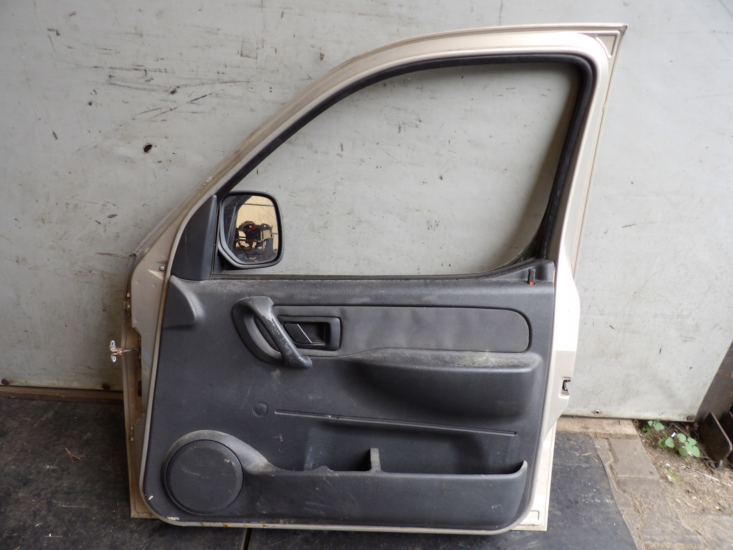 Citroen Berlingo and door front right lak. KDDC