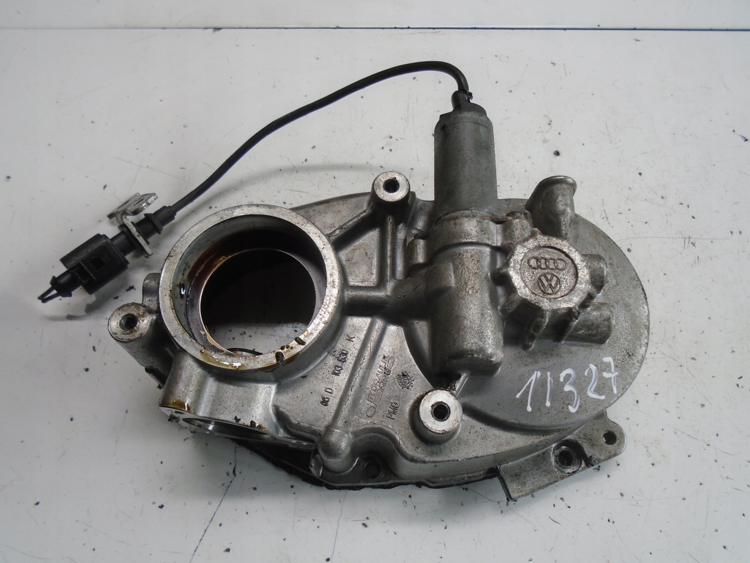 AUDI A4 B6 2.0 FSI couverture pompe VACUM 06D103530K