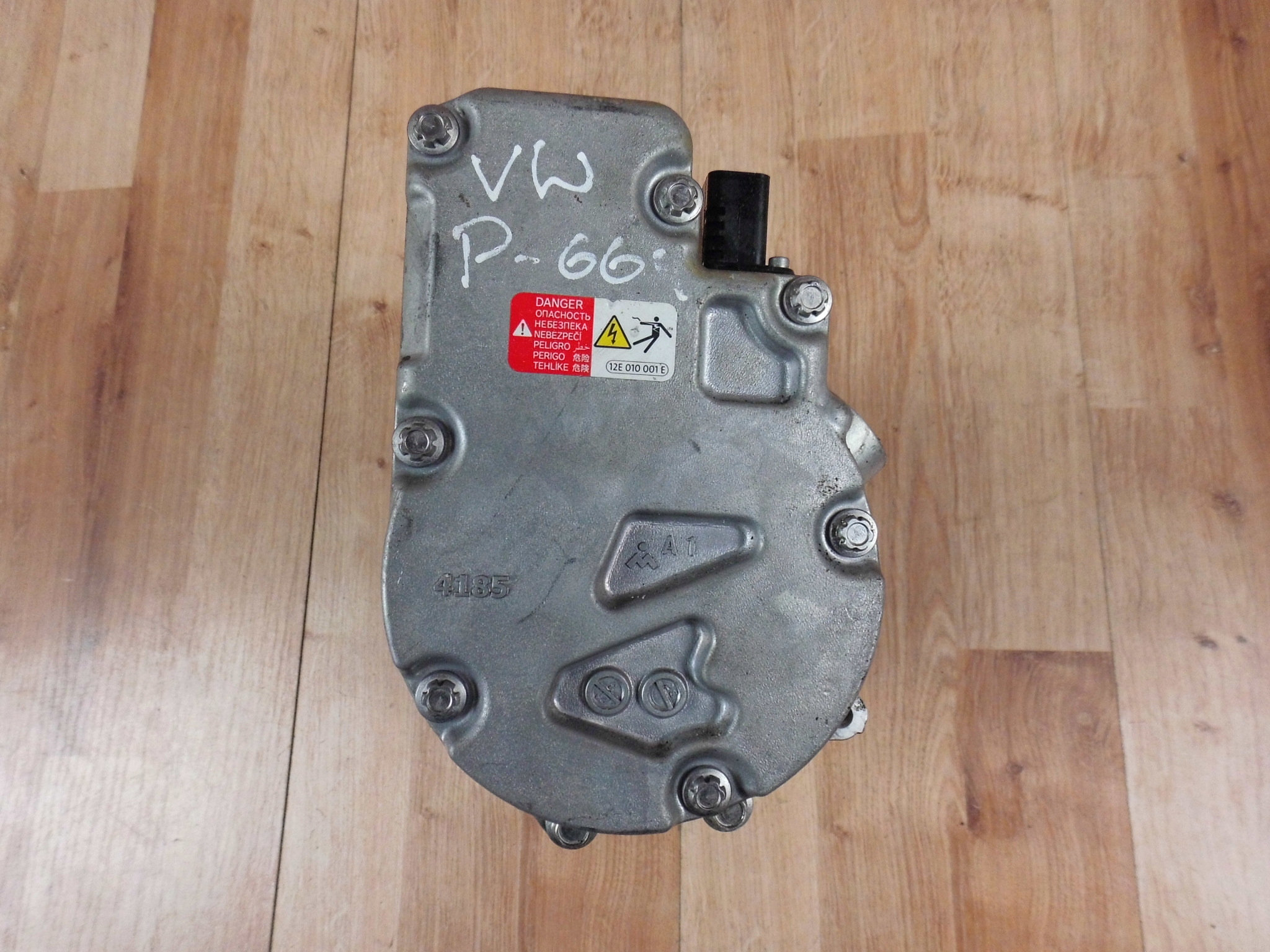 Компрессор кондиционера насос Audi A6 4G0816797E