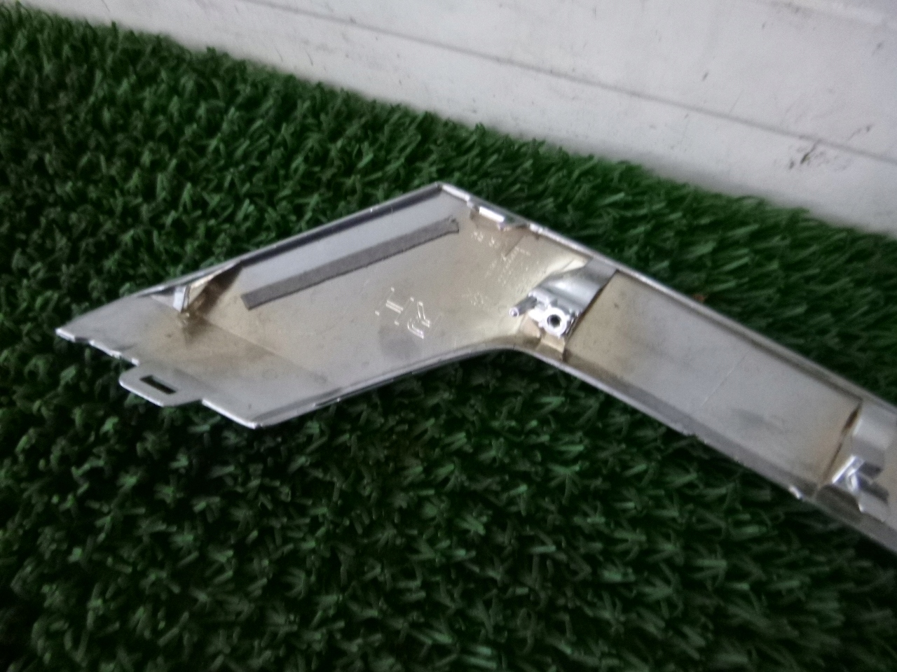 OUTLANDER III LIFT moulding grille right 7450B314