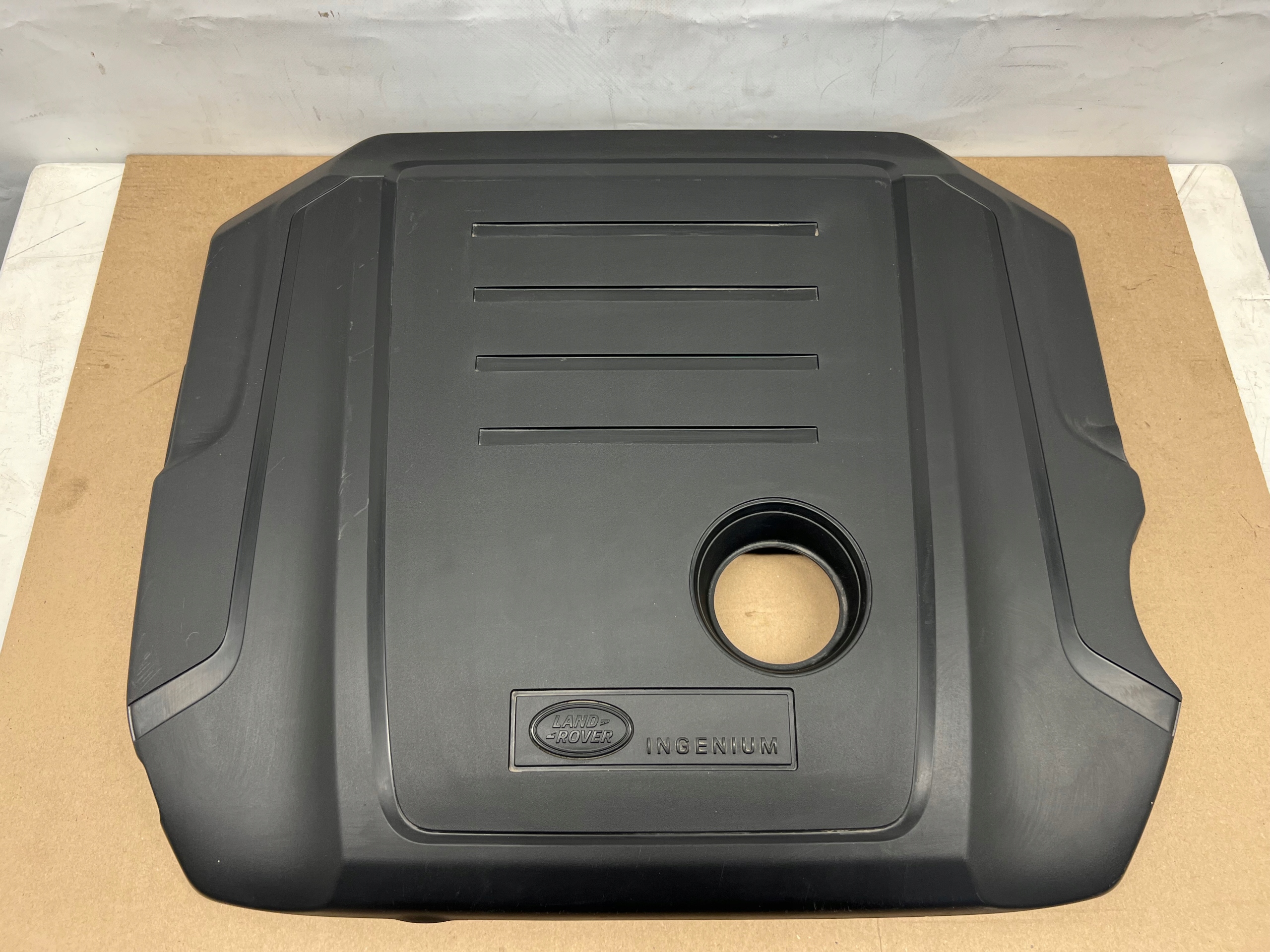 Range Rover Velar 2.0 D капот кришка двигуна