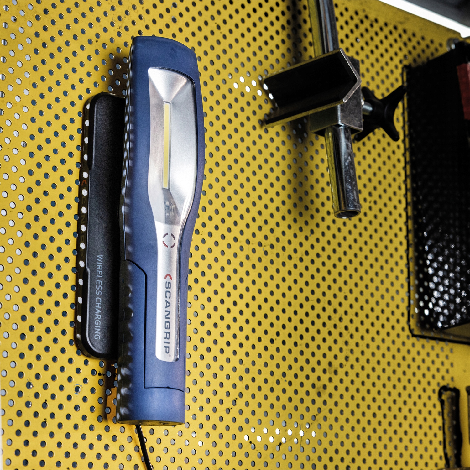 LAMPA MAG PRO Z ŁADOWARKĄ INDUKCYJNĄ Marka Scangrip