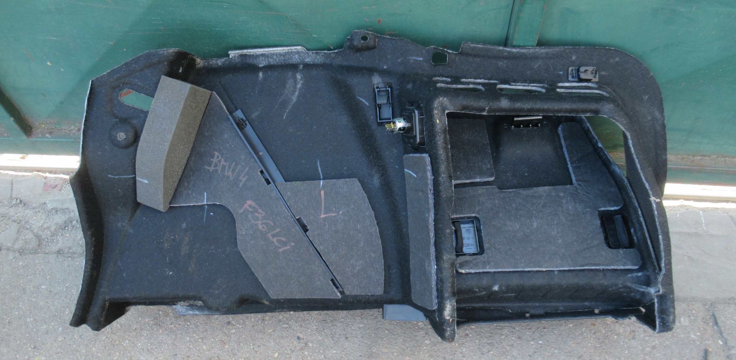 BMW 4 F36 17R upholstery boot side left