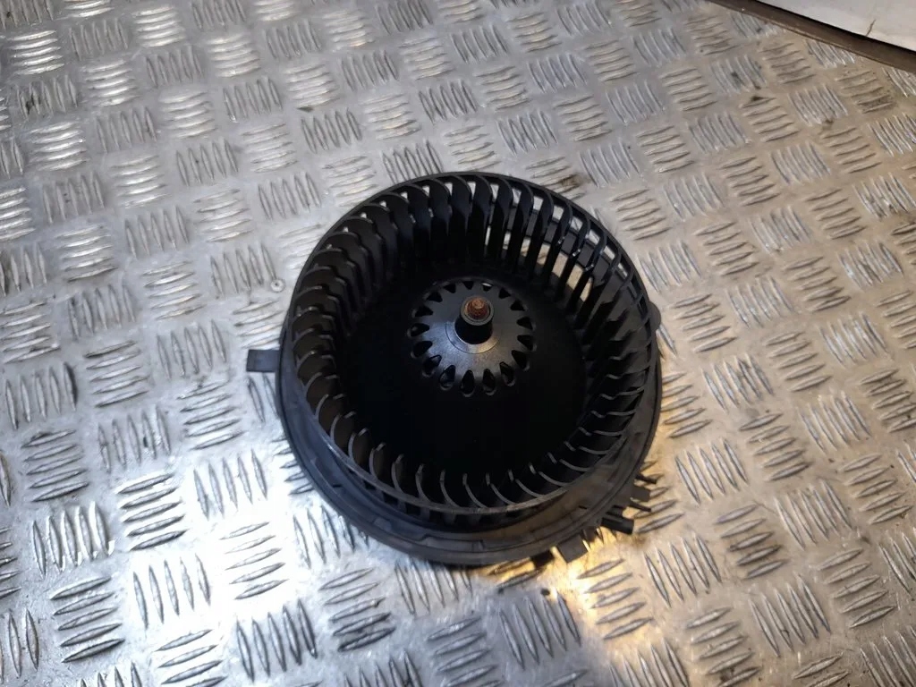 5Q1819021B - Audi A3 S3 8V 2015 двигатели воздуходувки