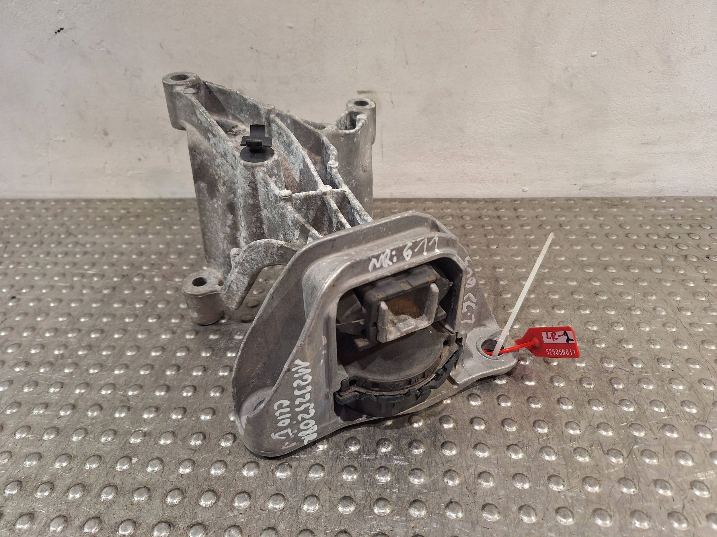 holder engine mount 112325208R RENAULT CLIO V CAPTUR II 1.0 TCE 19