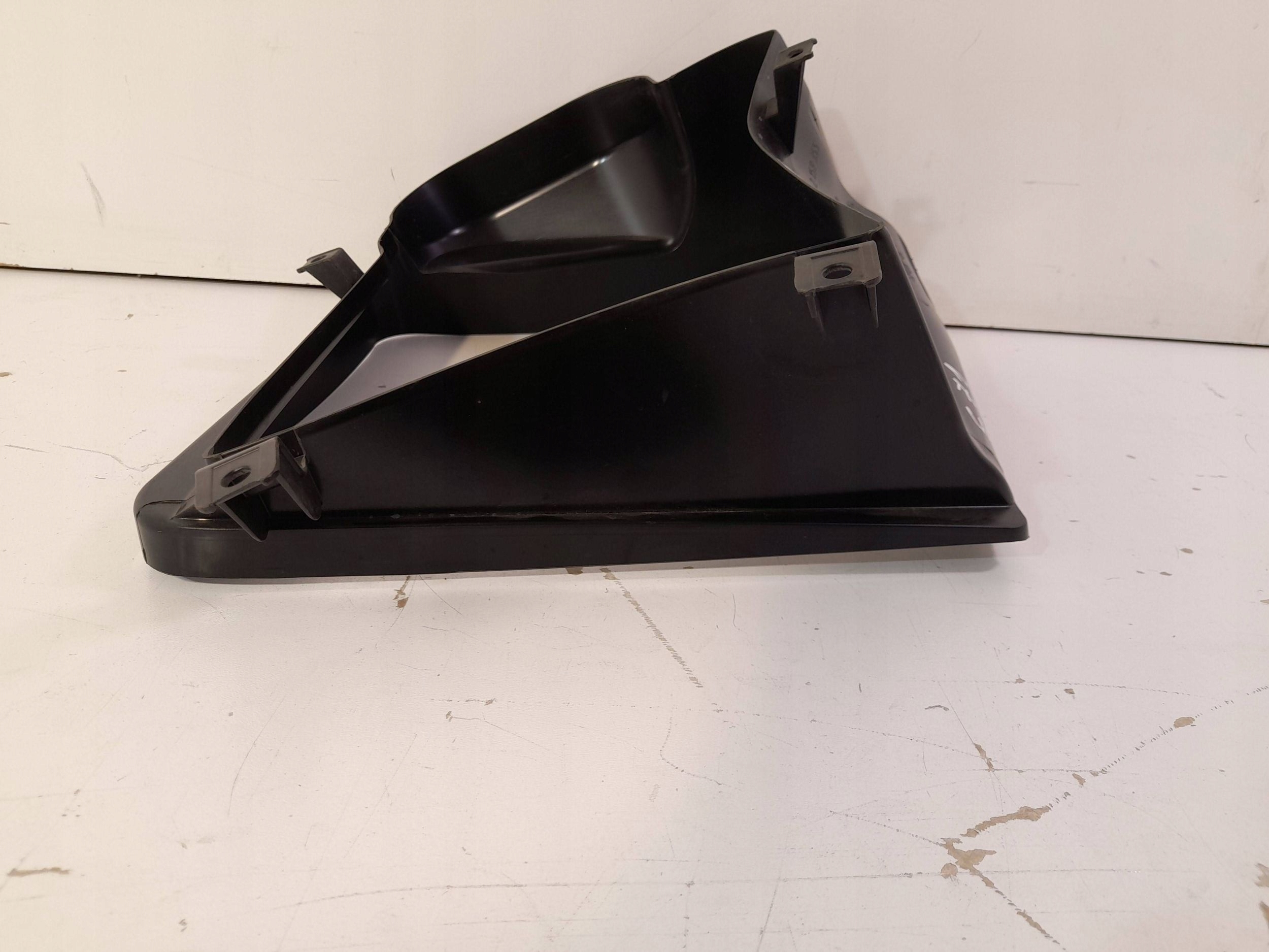 BMW X6 E71 drain air 51742159355 (B2)