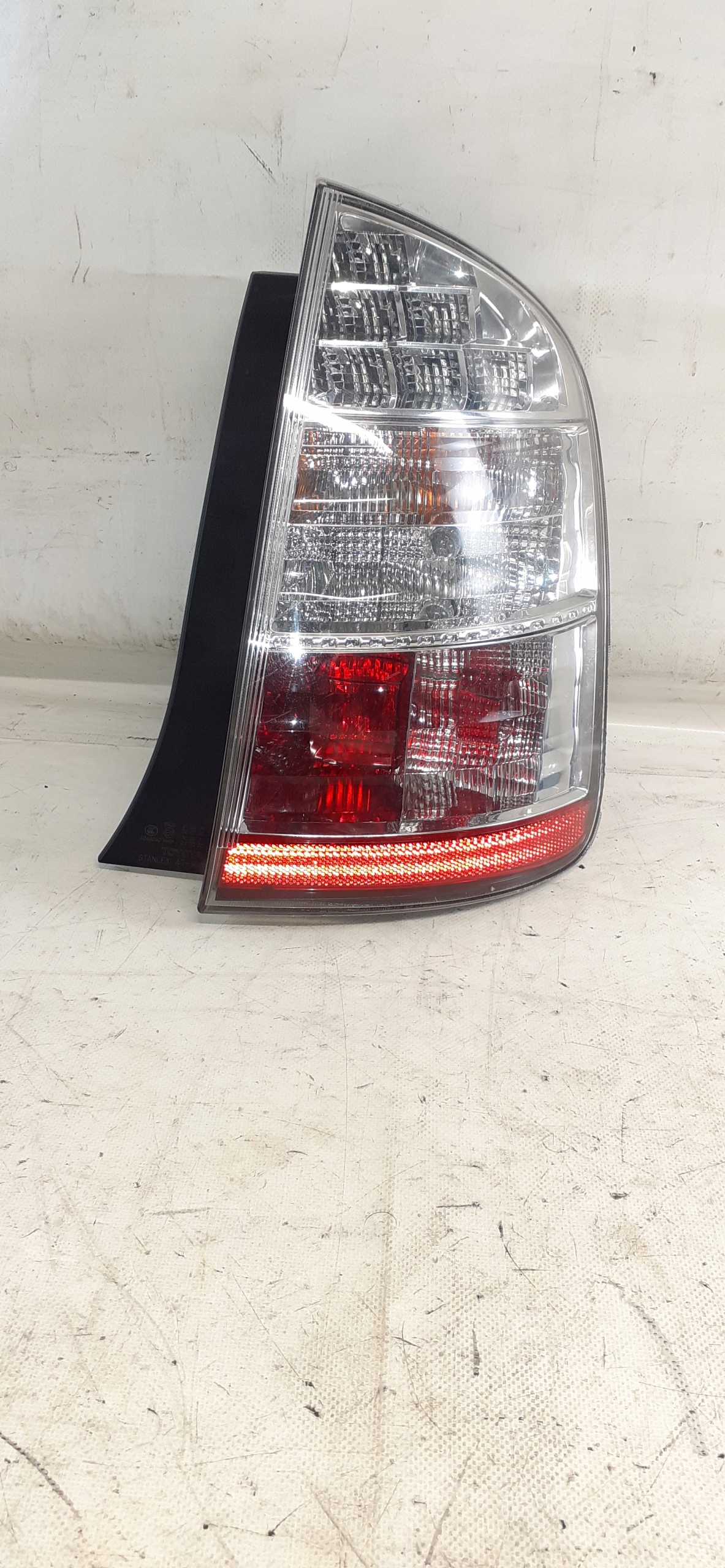 TOYOTA PRIUS 2 II W20 light rear part right 03-09