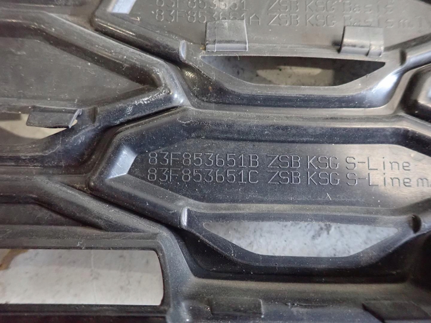 grille AUDI Q3 II 2018- 83F853651B