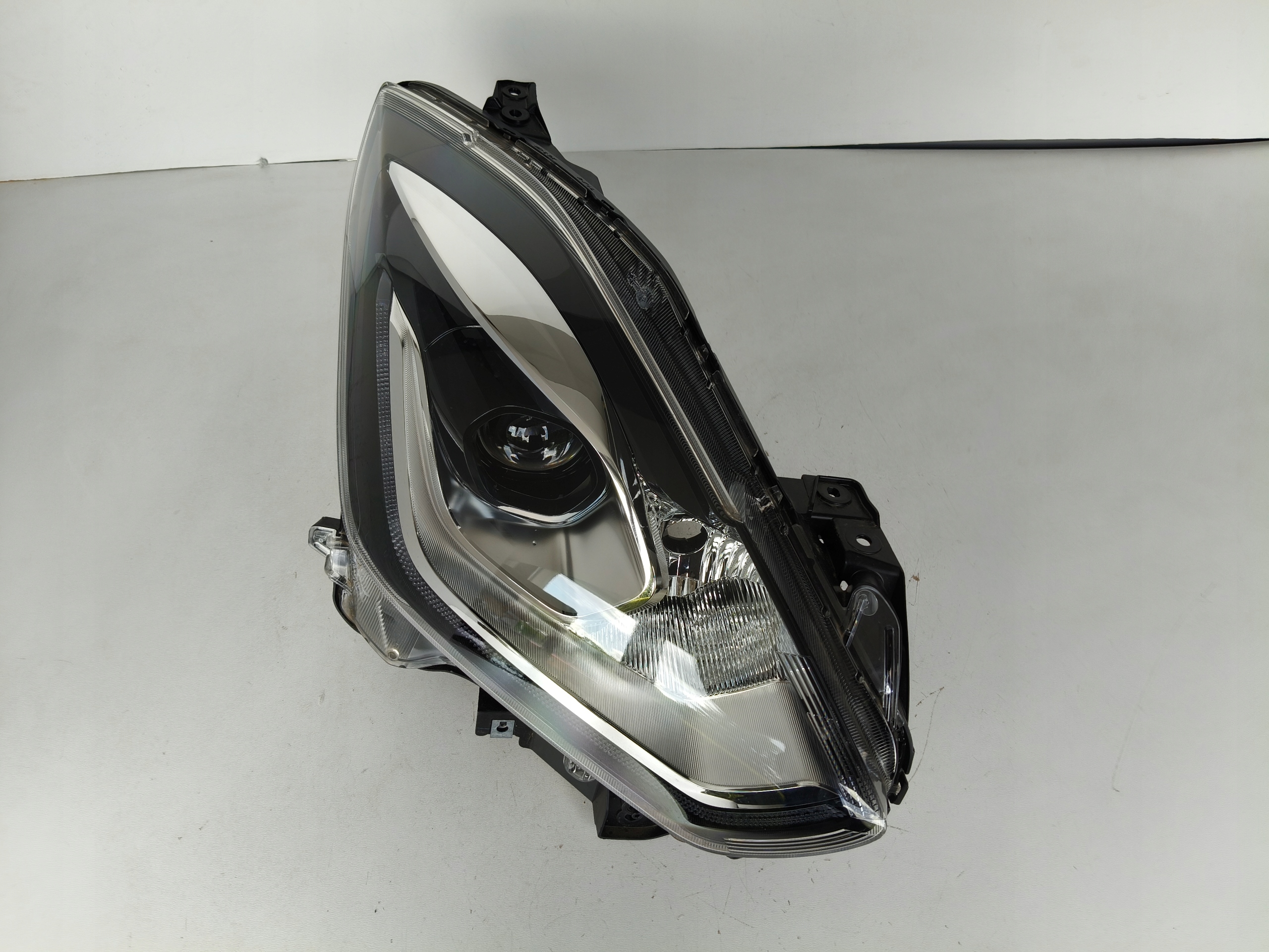 light right REFLEKTOR SUZUKI SWIFT MK8 17- FULL LED