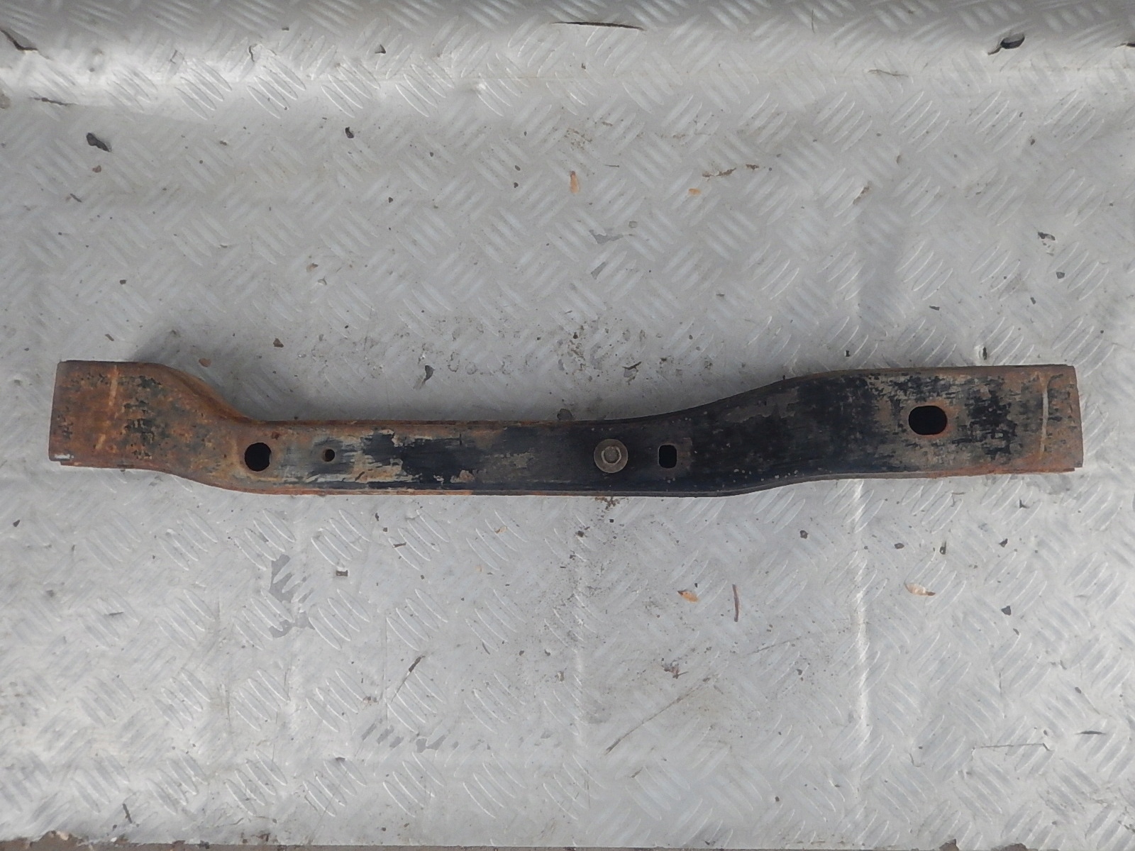 19811981TURTURTURTD - NISSAN TITAN ARMADA 04-ОПОРА РАМЫ