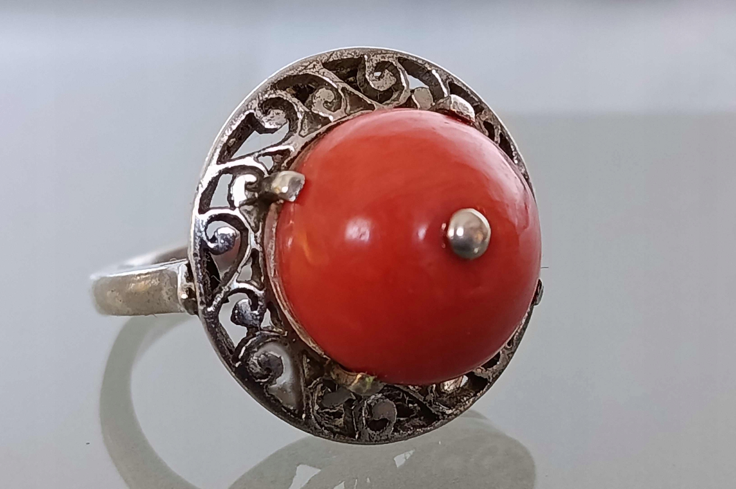 PIĘKNY PIERŚCIONEK Z KORALEM PRL