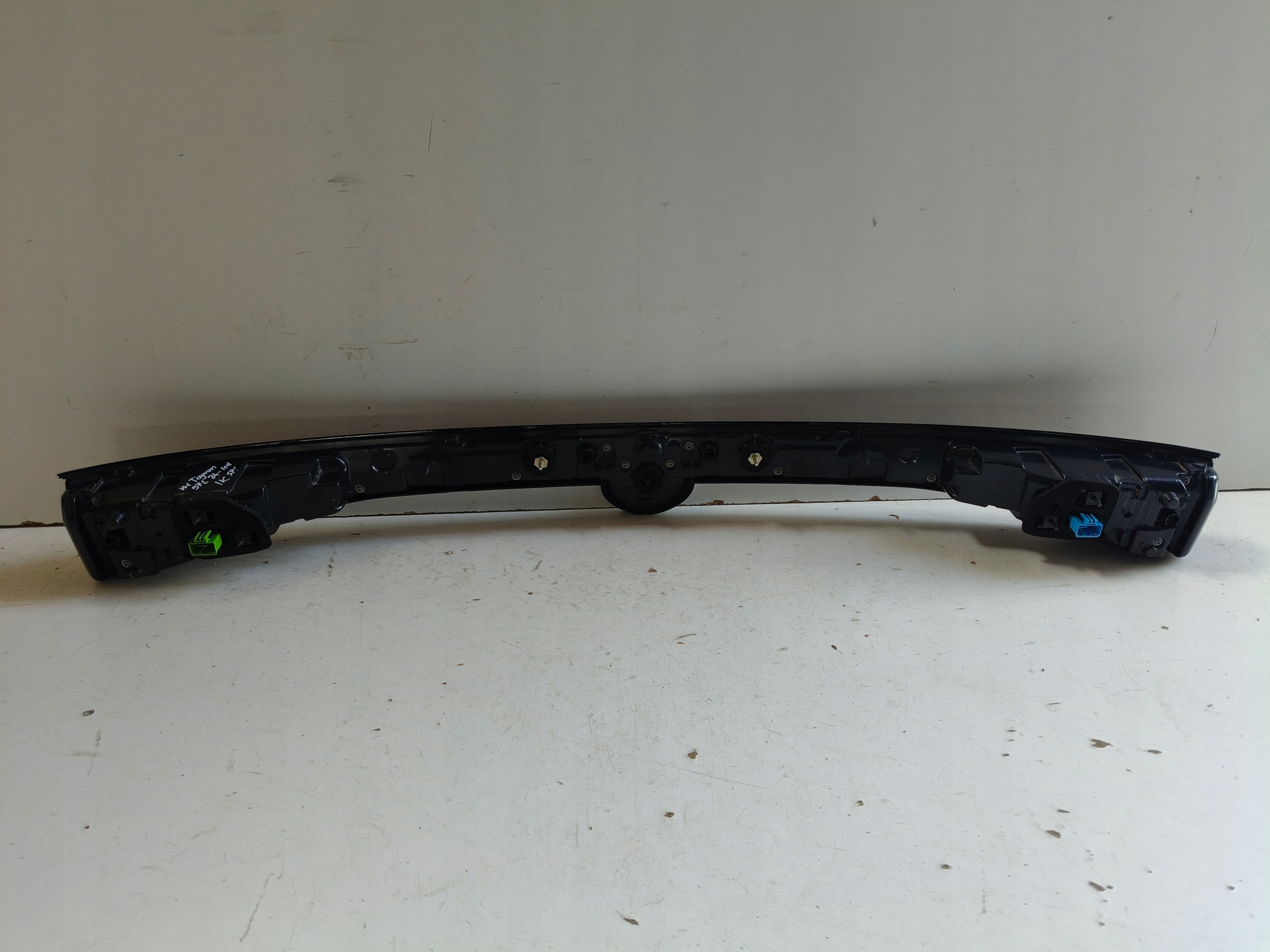 light rear cap VW TAYRON 57L 24- LED