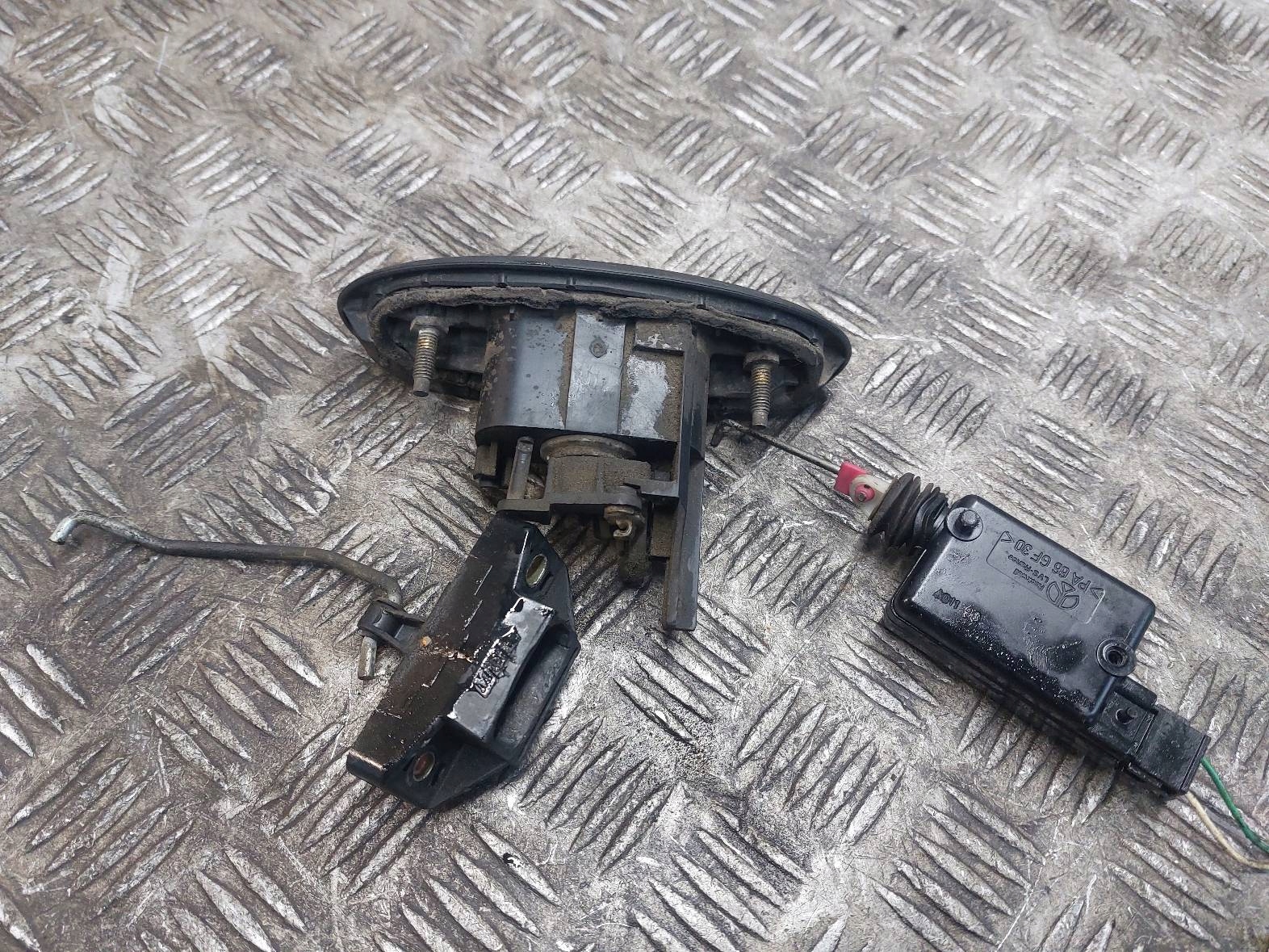 KLAMKA KLAPY BAGAŻNIKA RENAULT SCENIC I LIFT Strona zabudowy tył