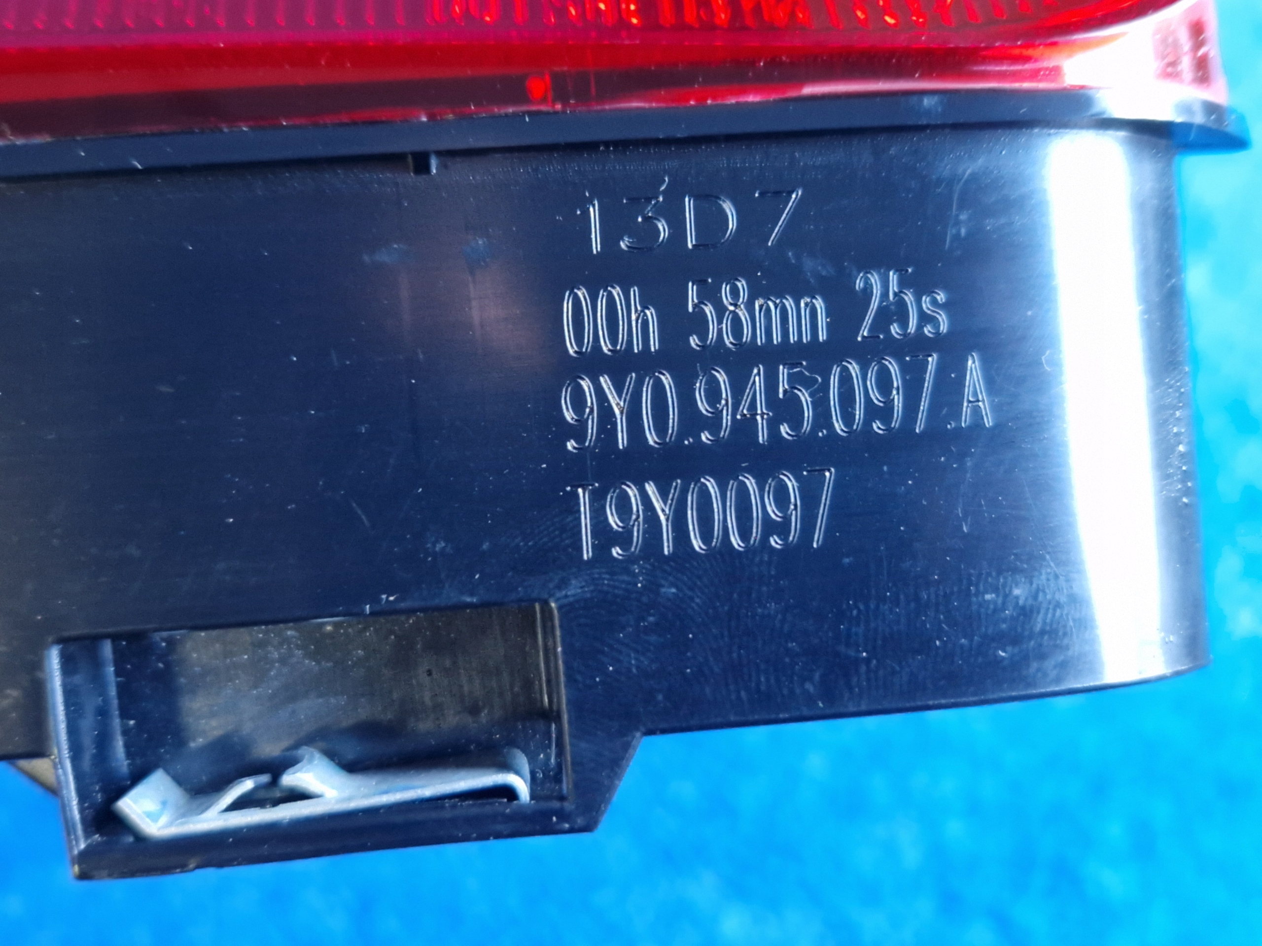 PORSCHE CAYENNE III 9Y TRZECIE light STOP 9Y0945097A