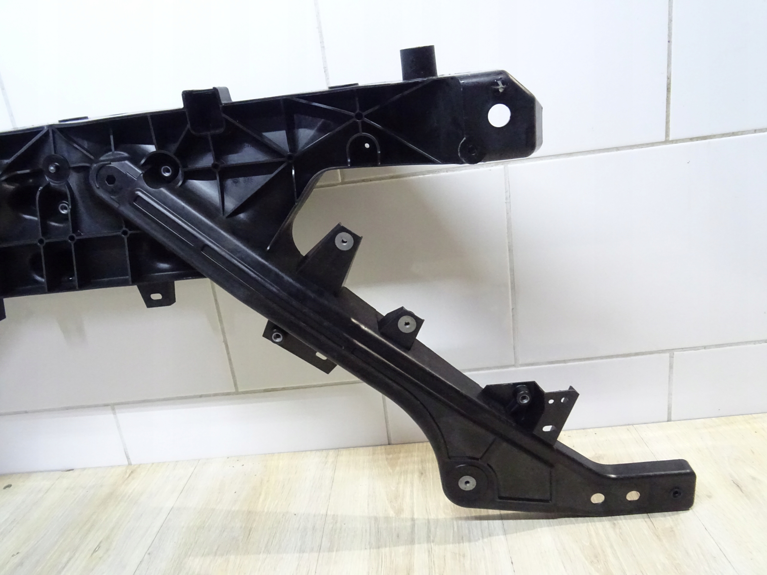 TESLA MODEL Y PAS PRZEDNI 1643524-00-a Typ samochodu Samochody osobowe