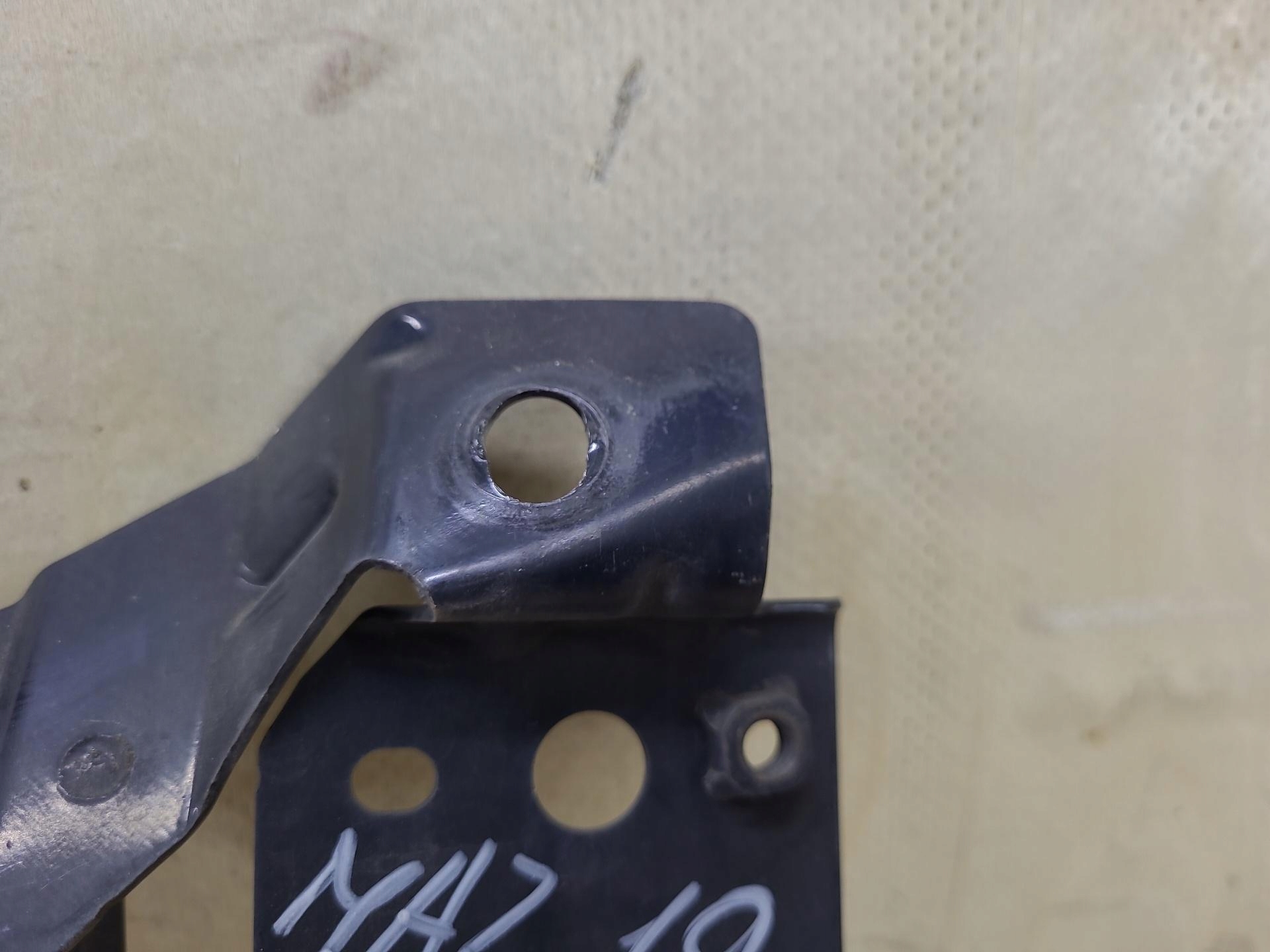 bracket of a lock bonnets Mazda 6 facelift 2007