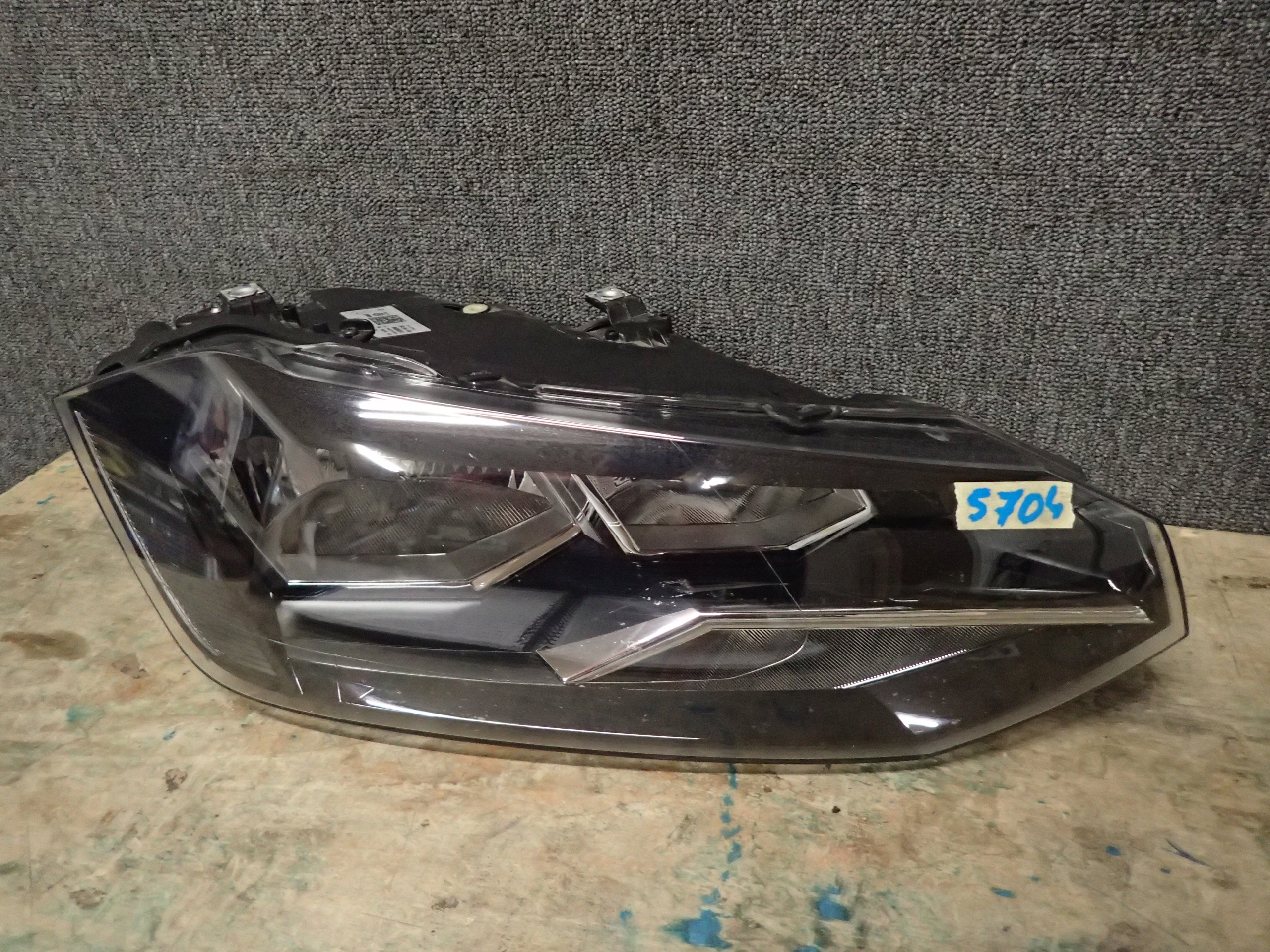 light front right VW POLO 17- 2G1941006
