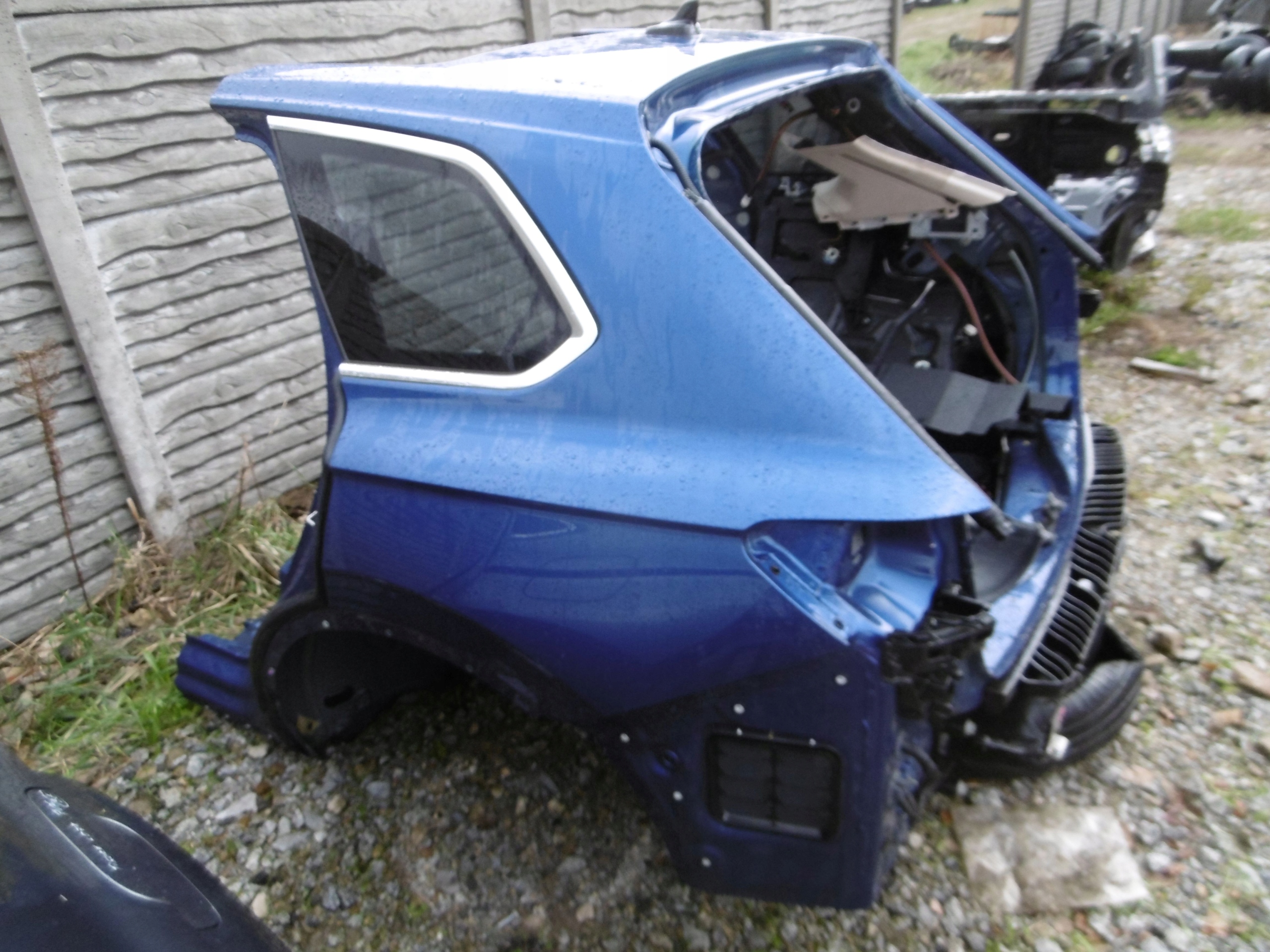 SZYBA KAROSERYJNA CHROM LEWY TYŁ VW TOUAREG III Producent części Volkswagen OE