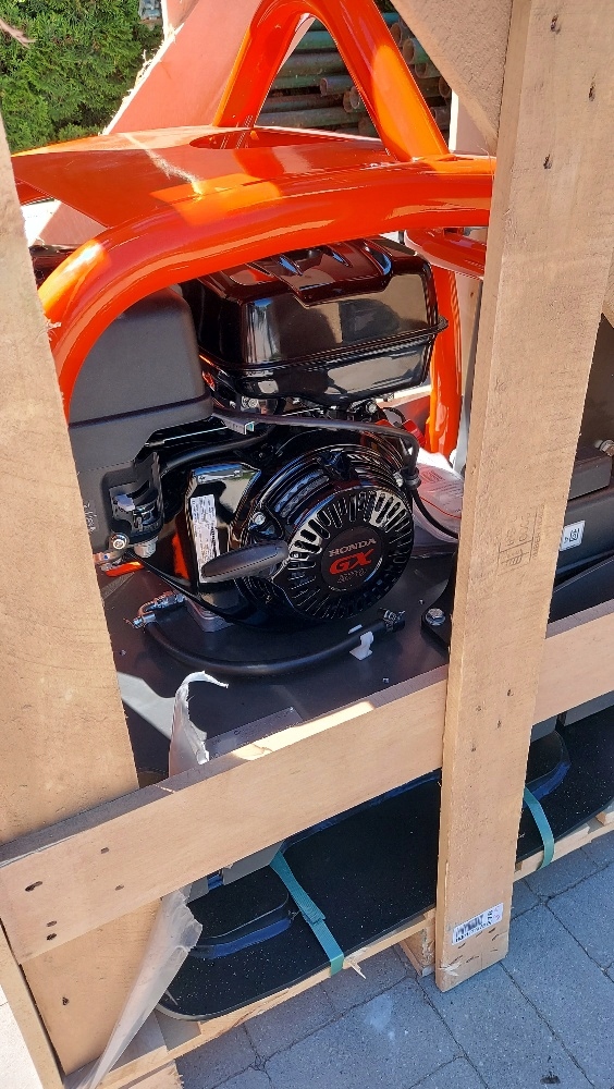 HUSQVARNA LG300 DWUKIERUNKOWA ZAGĘSZCZARKA 600 MM Rozruch ręczny