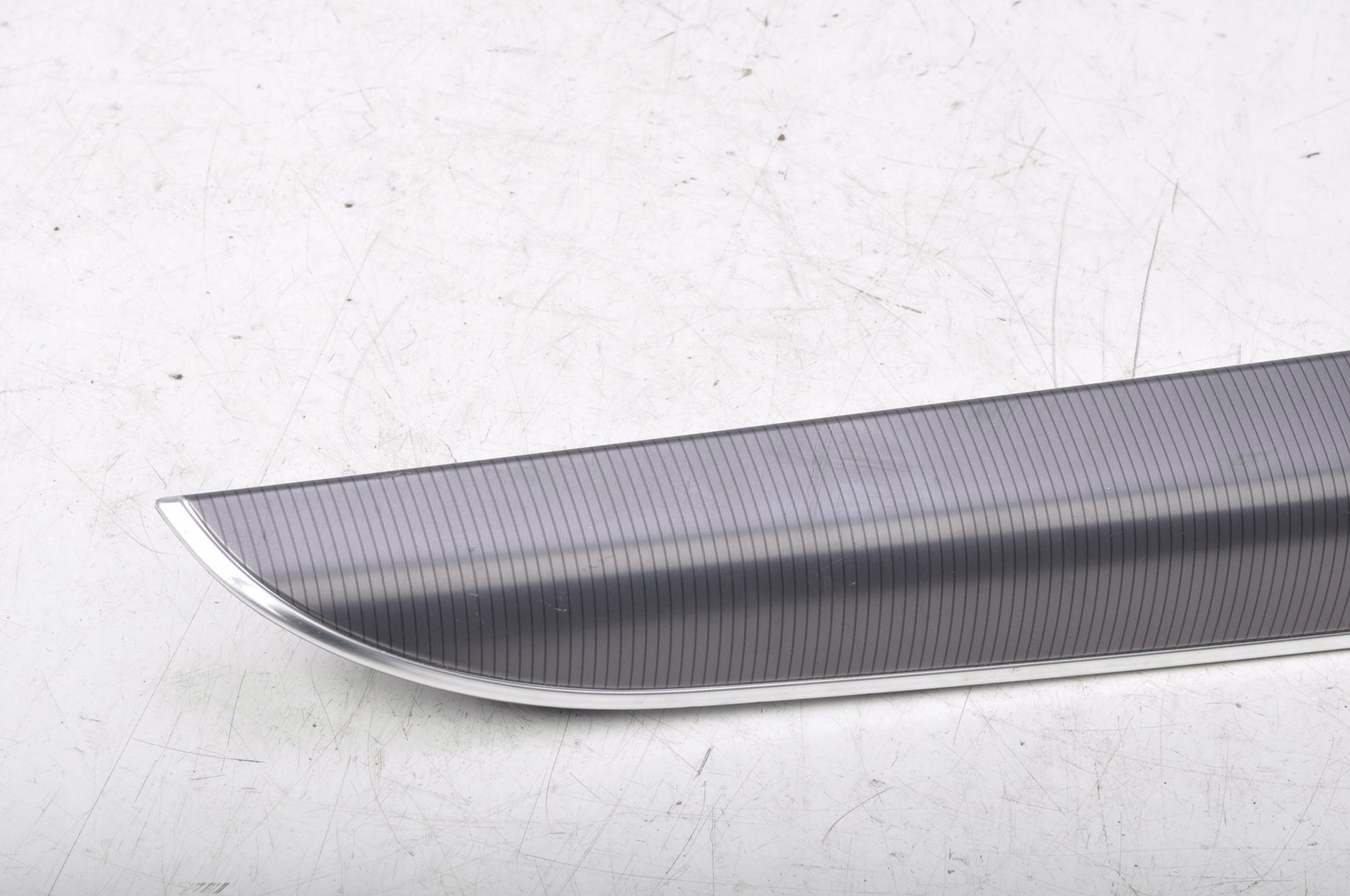 FORD EDGE MK2 LISTWA DEKOR EM2B-R044D84-DAW Numer katalogowy części EM2B-R044D84-DAW