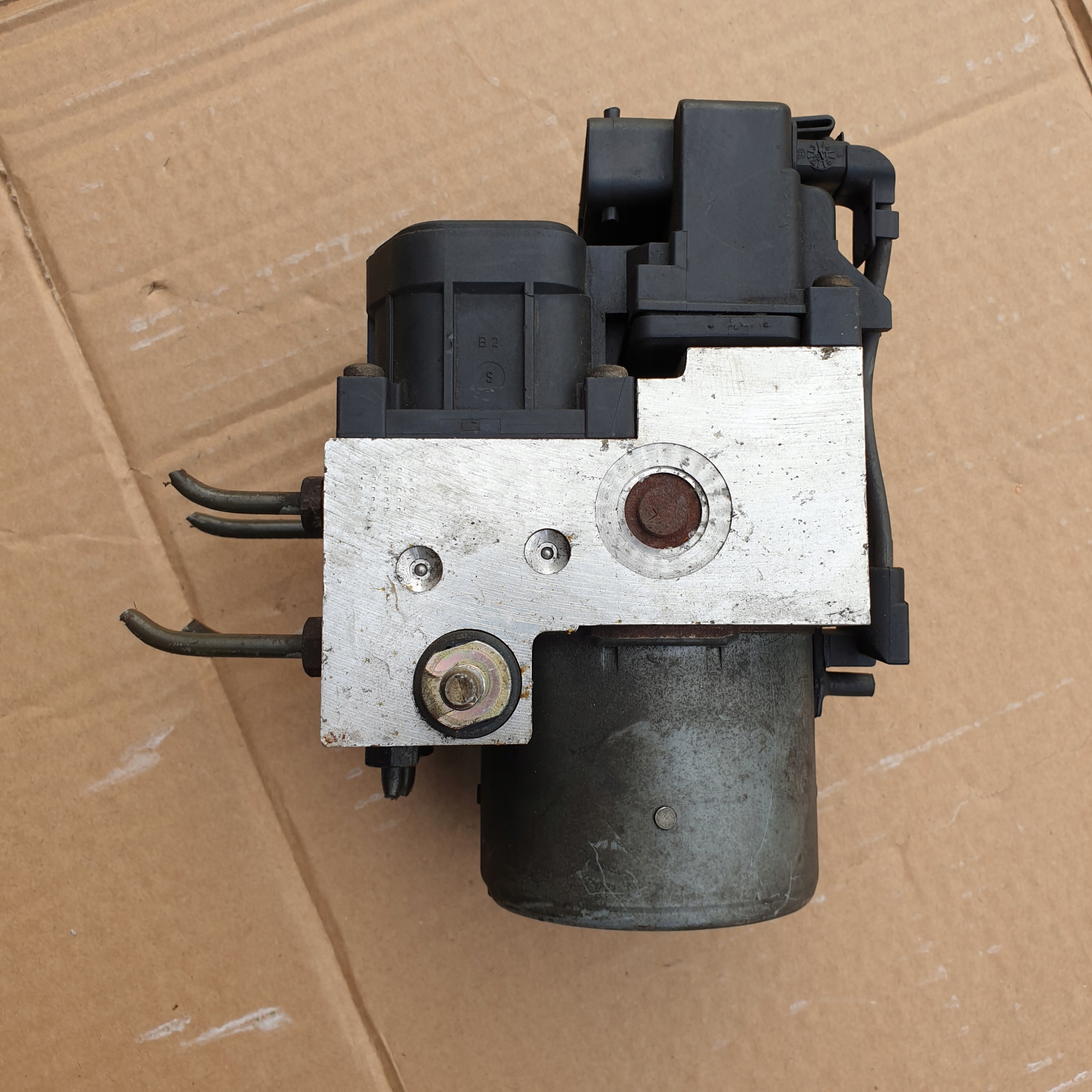 pump ABS control unit MITSUBISHI CARISMA OE EU